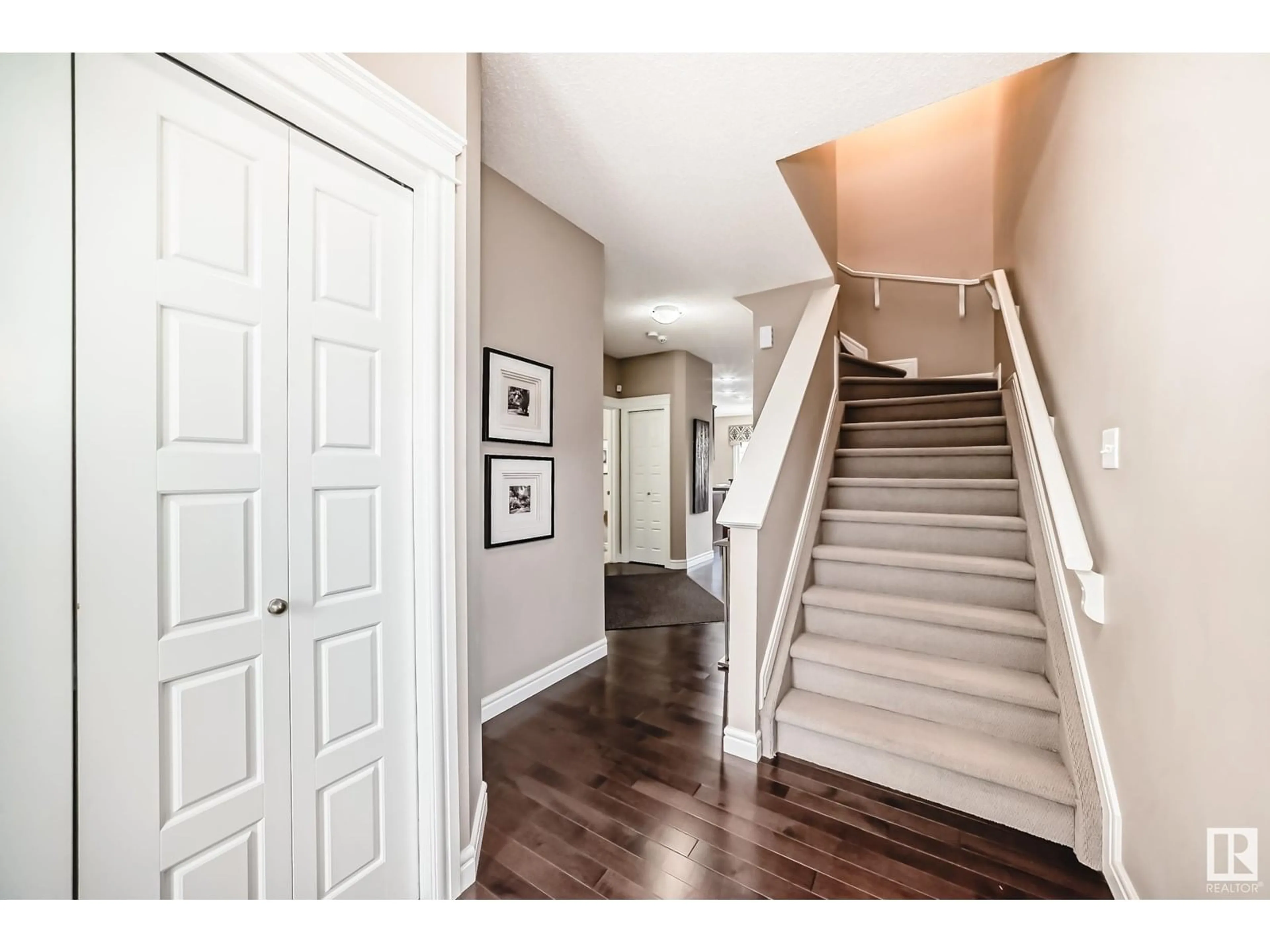 Indoor entryway for 1453 33A ST, Edmonton Alberta T6T0V3