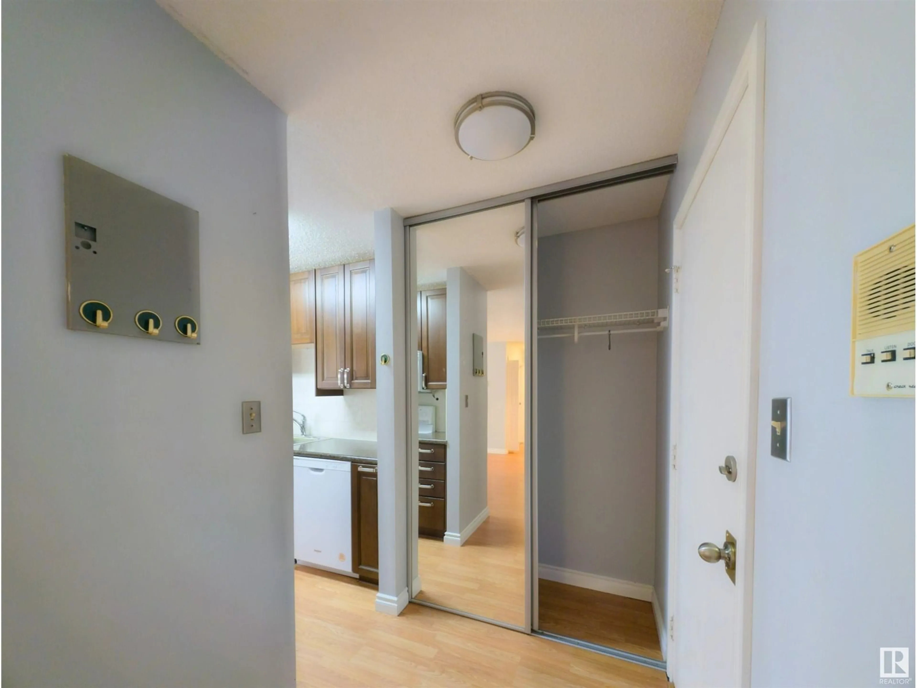 Indoor entryway for #6 - 11245 109 AV, Edmonton Alberta T5H4B1