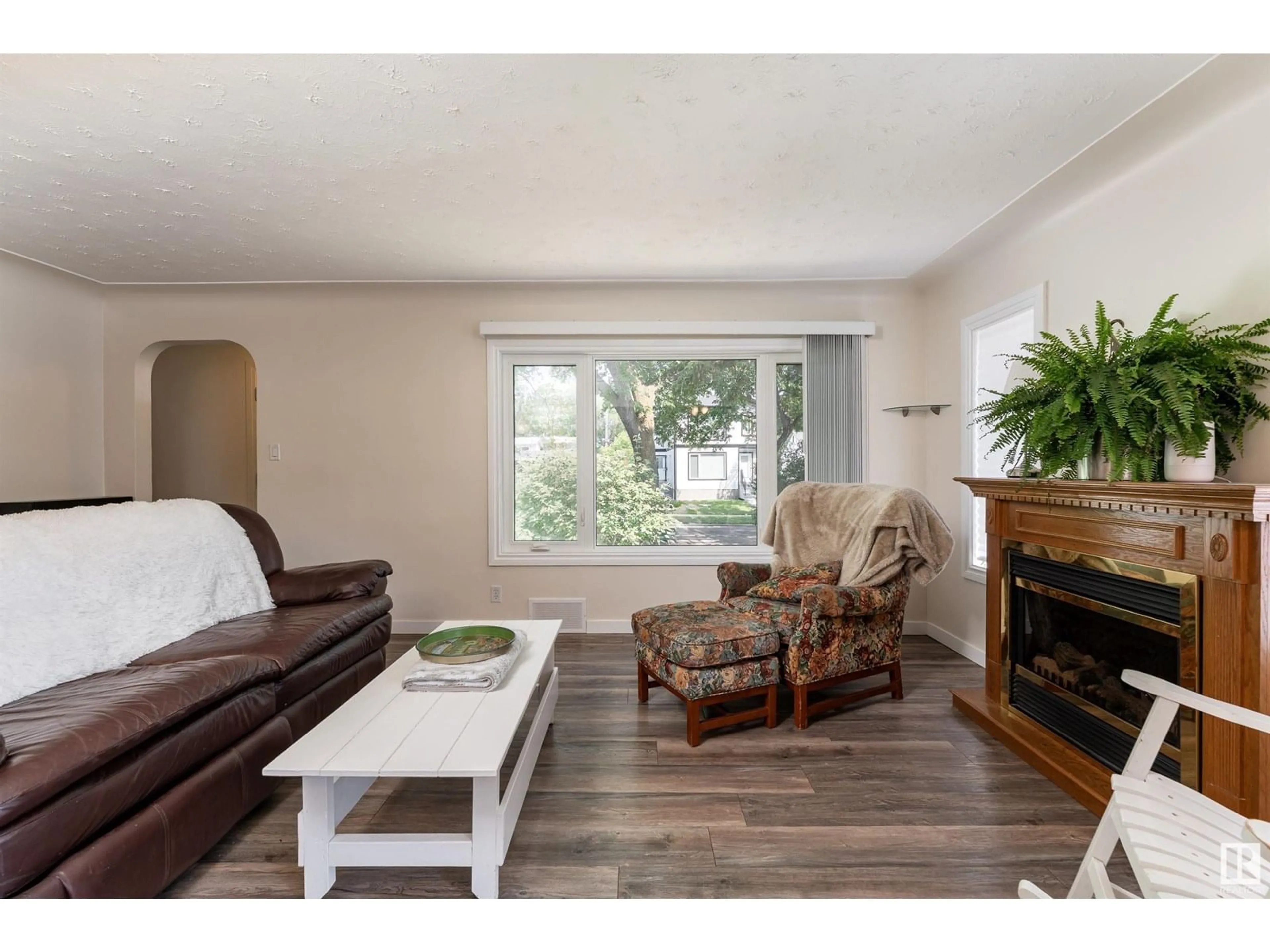 Living room with furniture, wood/laminate floor for NW - 12238 94 ST, Edmonton Alberta T5G1K1