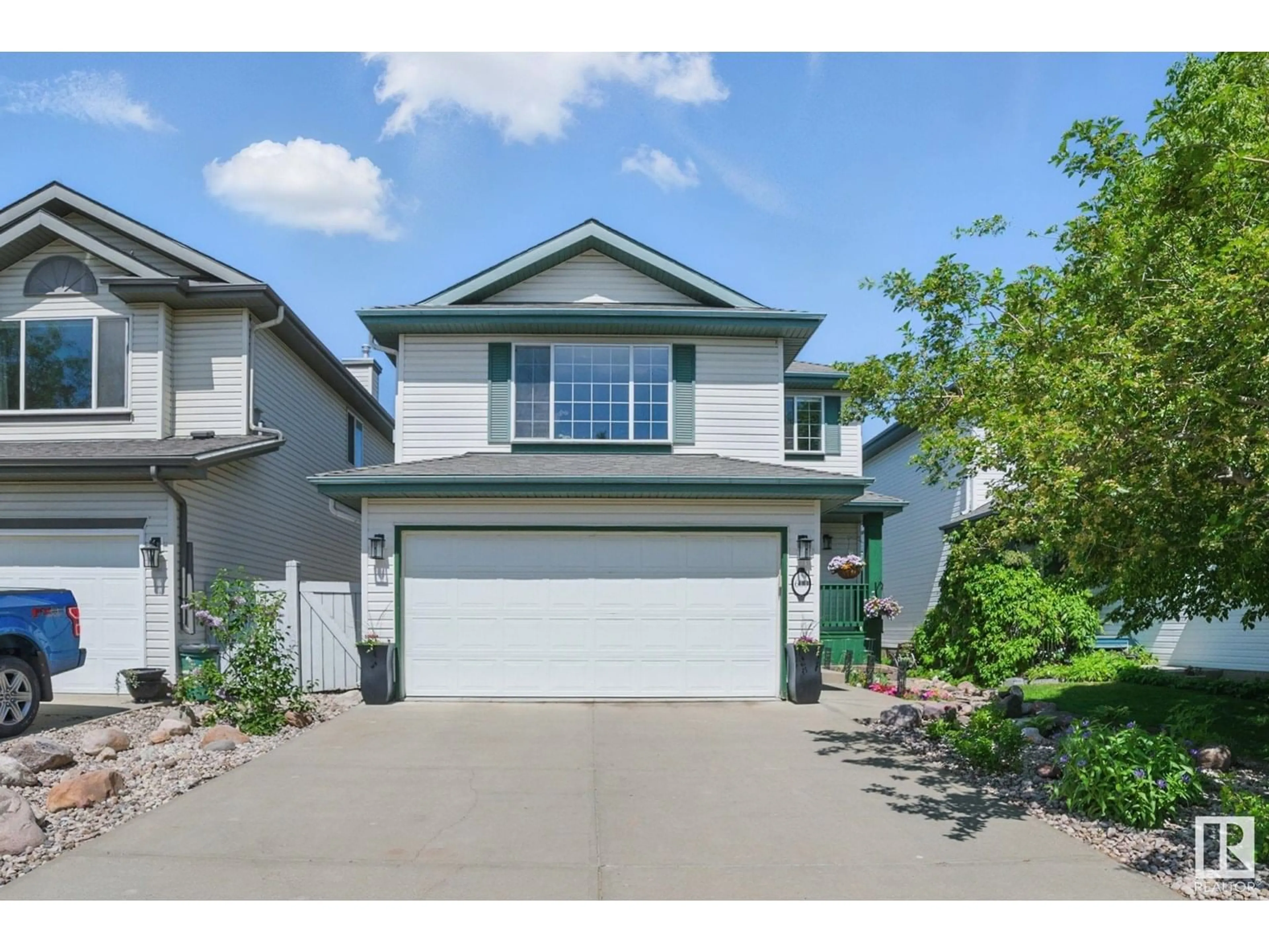 Home with vinyl exterior material, street for 600 GLENWRIGHT CR, Edmonton Alberta T5T6K8