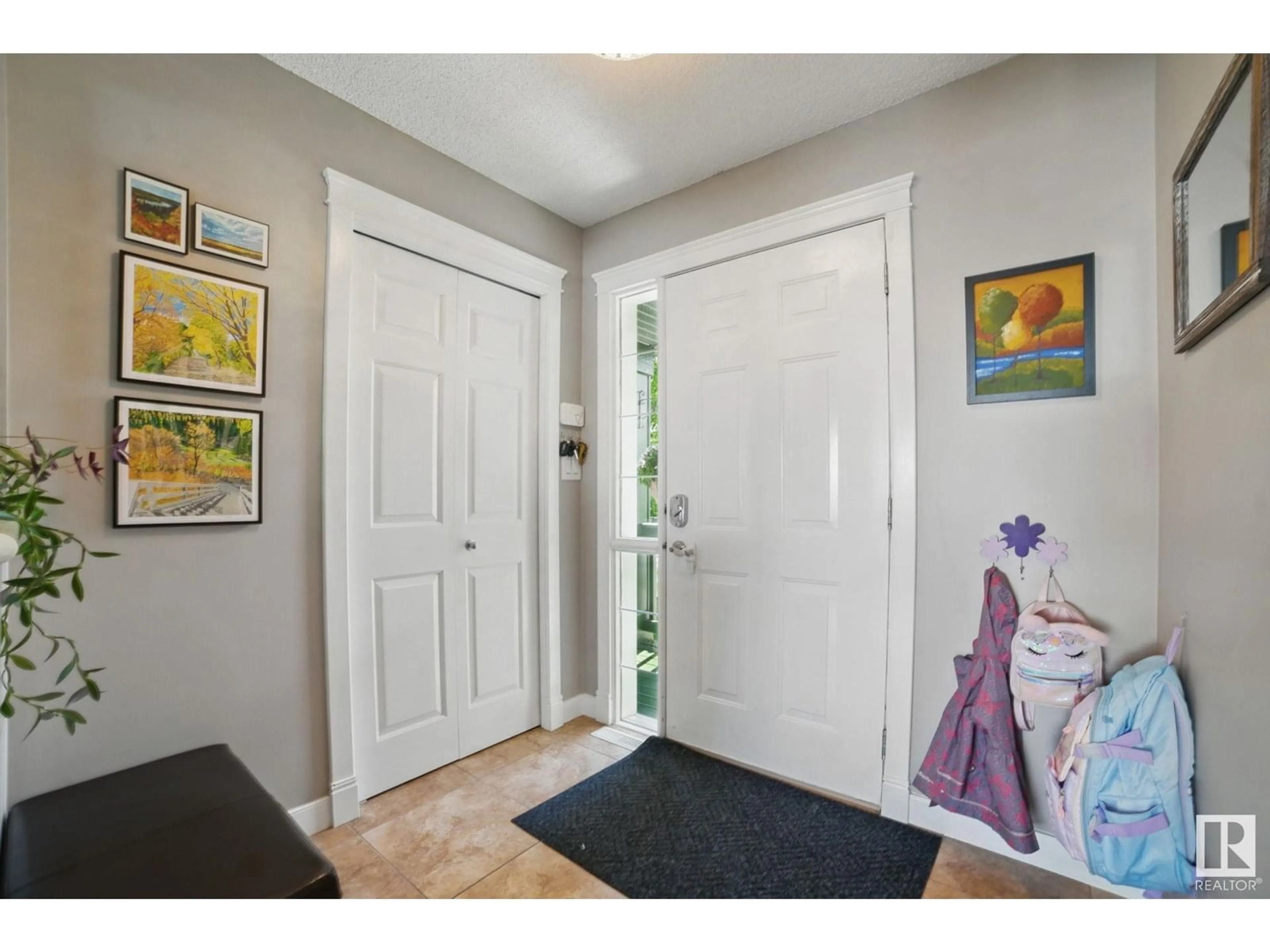 Indoor entryway for 600 GLENWRIGHT CR, Edmonton Alberta T5T6K8