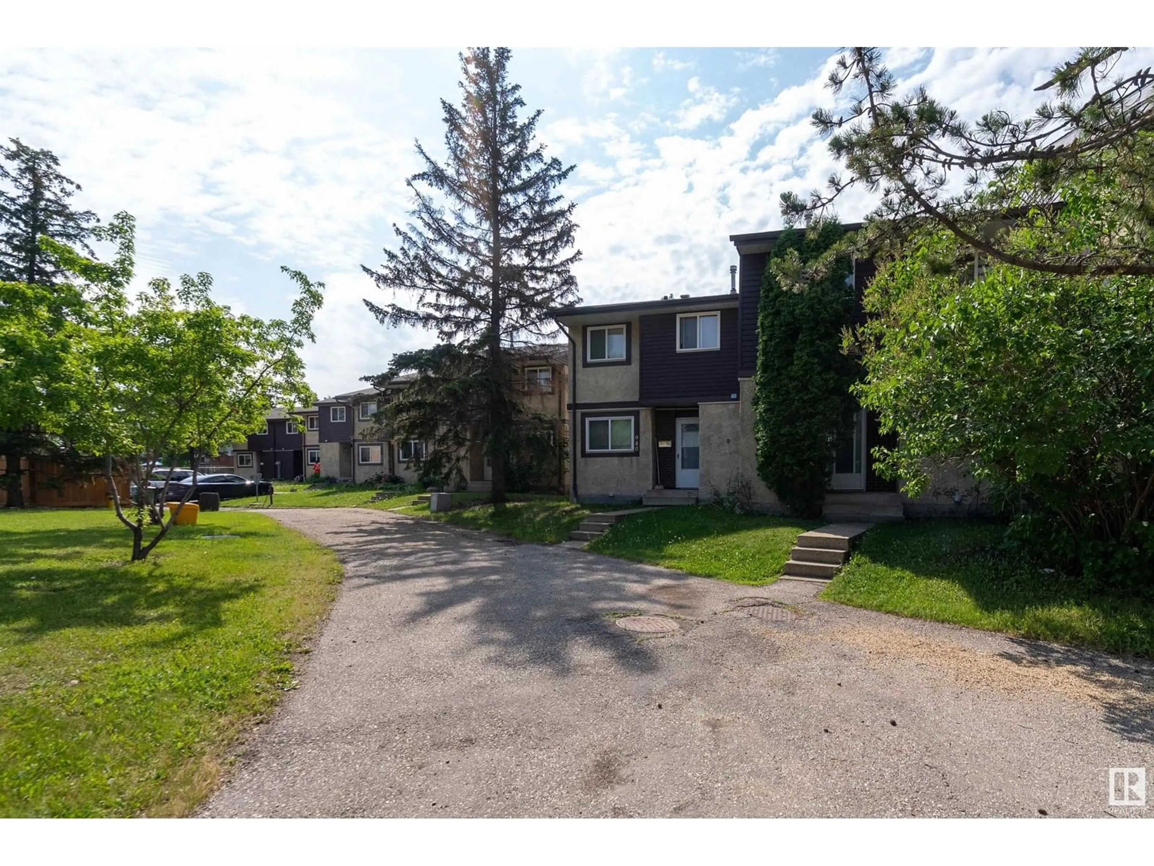 A pic from outside/outdoor area/front of a property/back of a property/a pic from drone, street for 942 LAKEWOOD ROAD, Edmonton Alberta T6K3X1