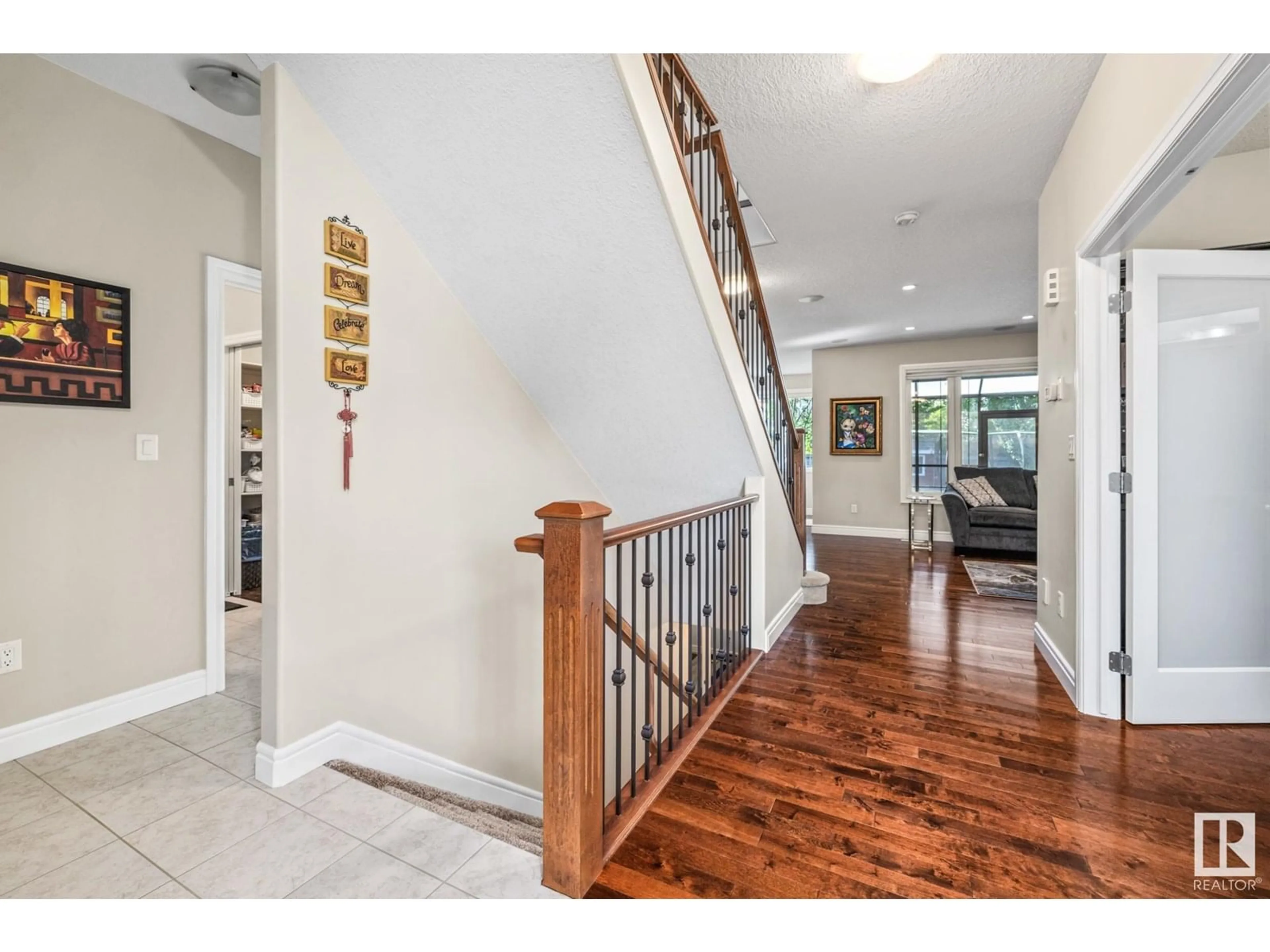 Indoor entryway for 2305 WARRY CO, Edmonton Alberta T6W0N9