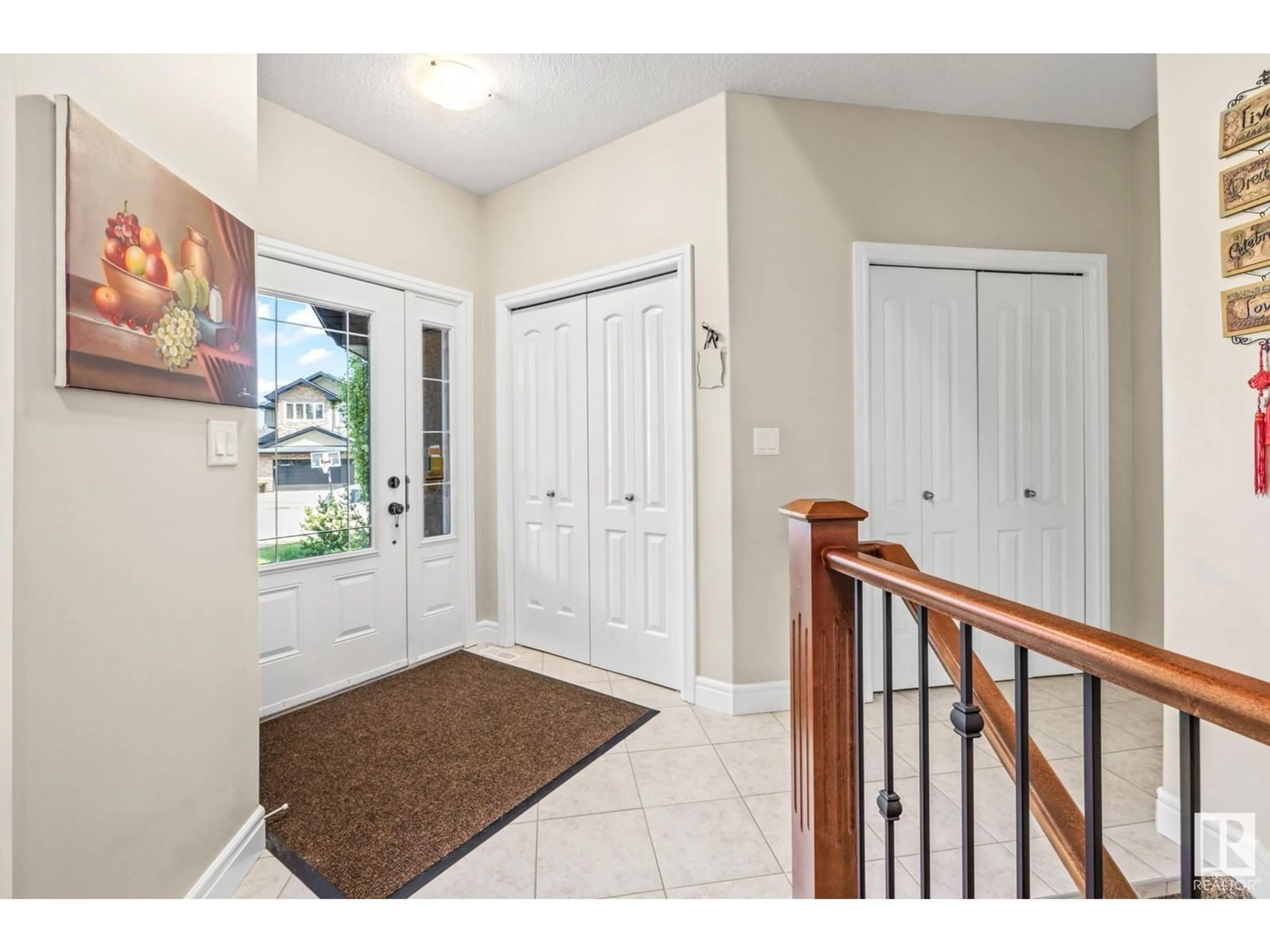 Indoor entryway for 2305 WARRY CO, Edmonton Alberta T6W0N9