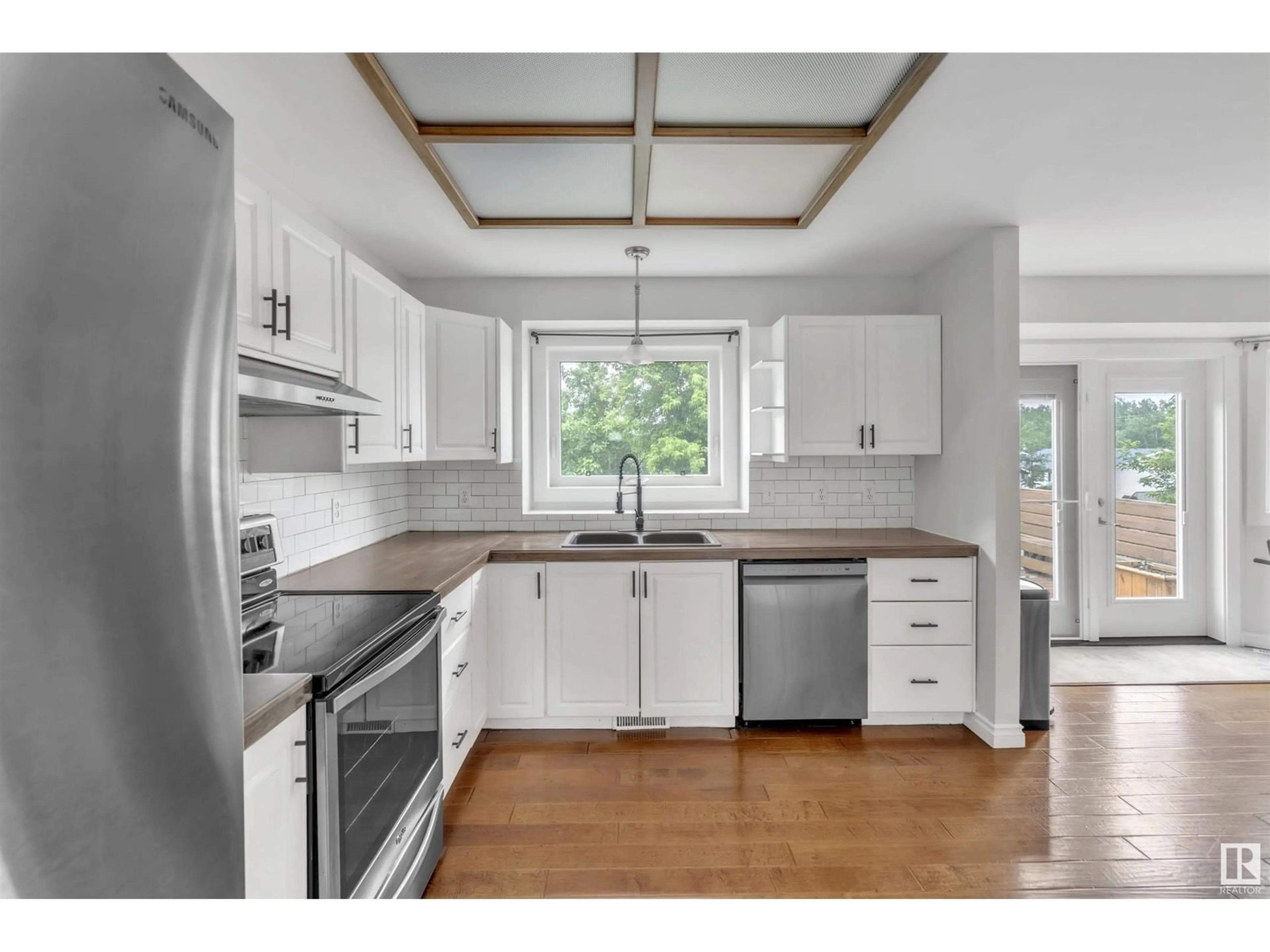 Open concept kitchen, unknown for 3802 51 AV, Cold Lake Alberta T9M2B2