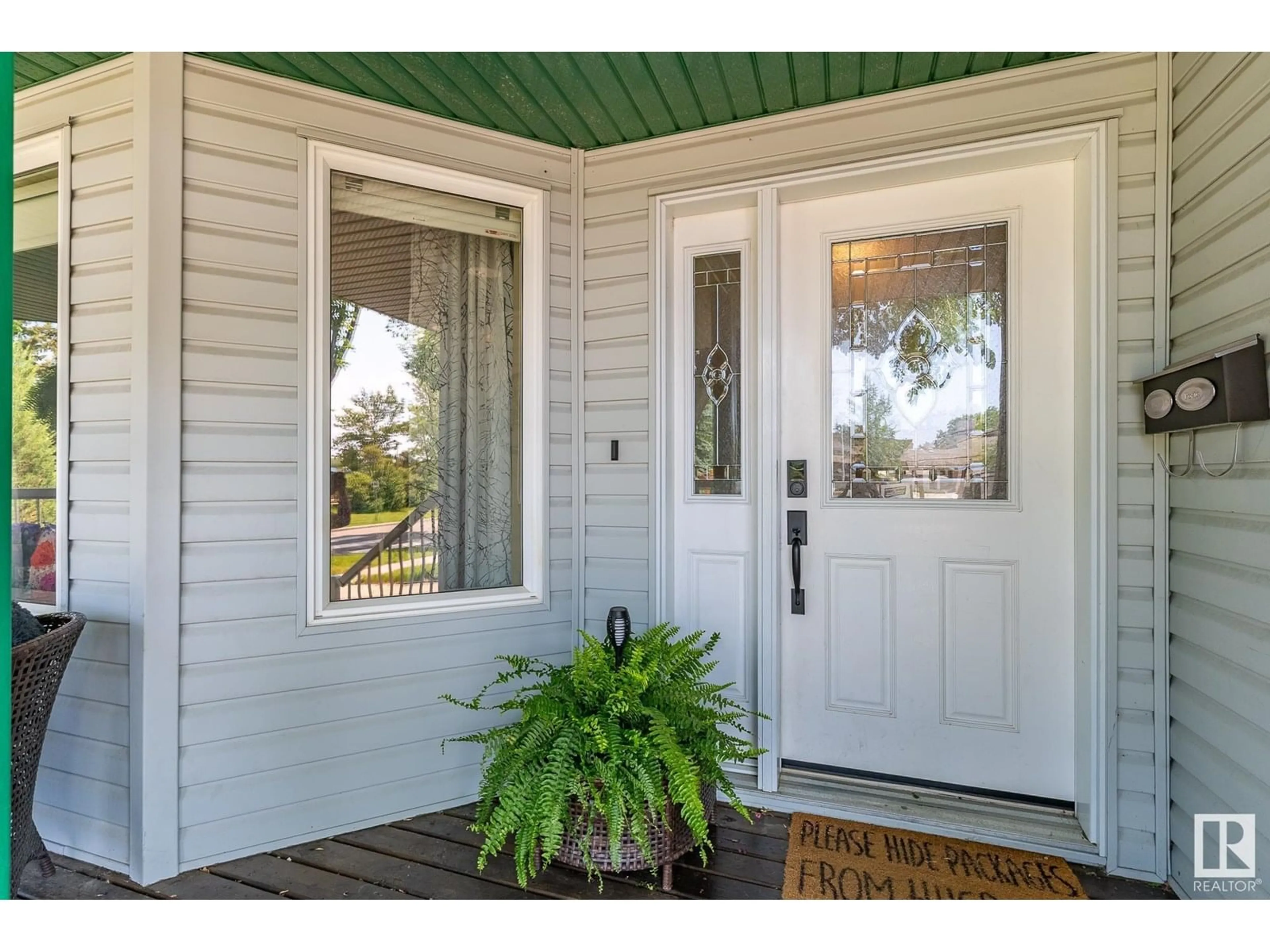Indoor entryway for 6759 88 ST, Edmonton Alberta T6E4Y4