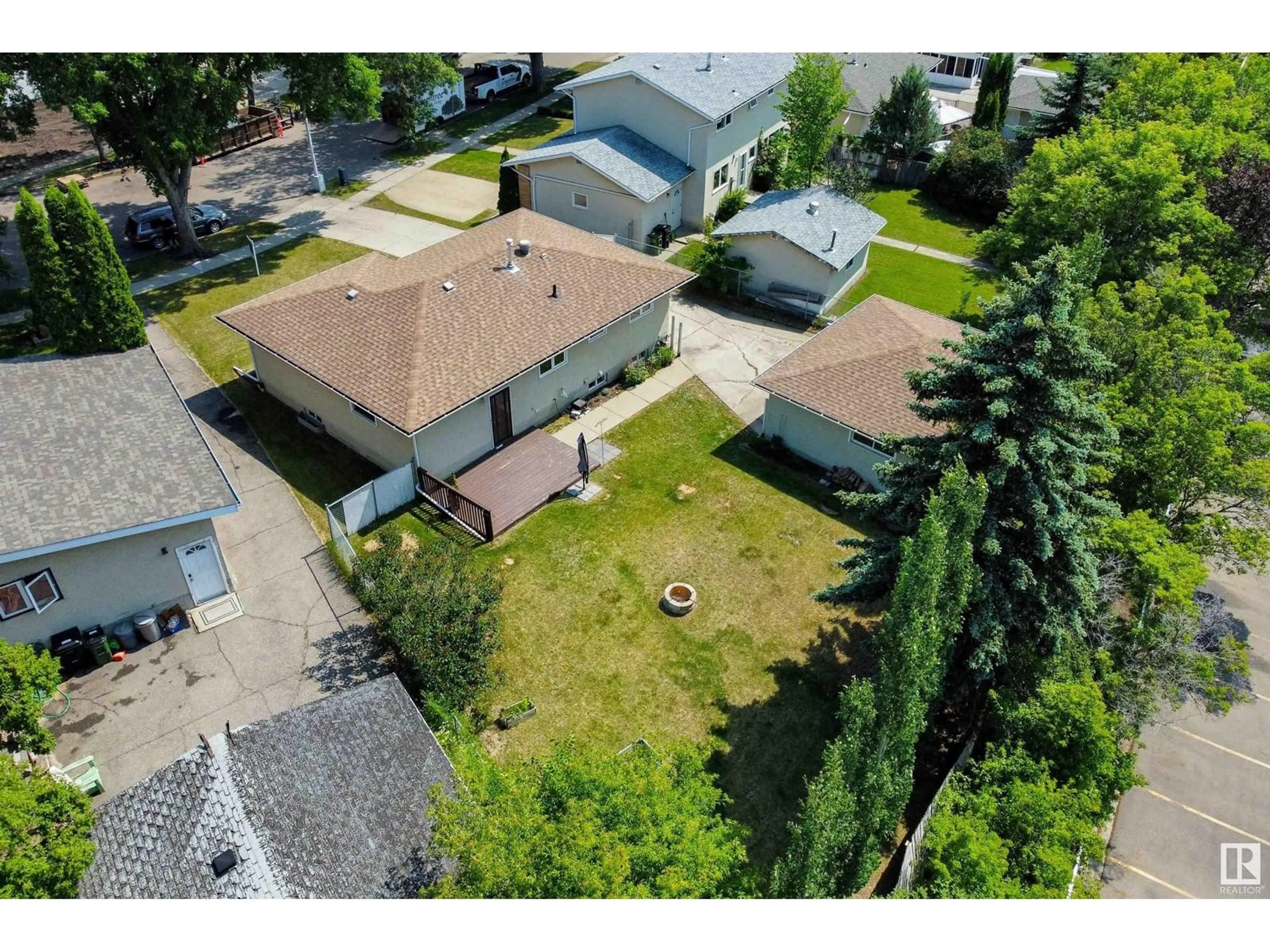 A pic from outside/outdoor area/front of a property/back of a property/a pic from drone, street for NW - 7816 158 ST, Edmonton Alberta T5R2B7