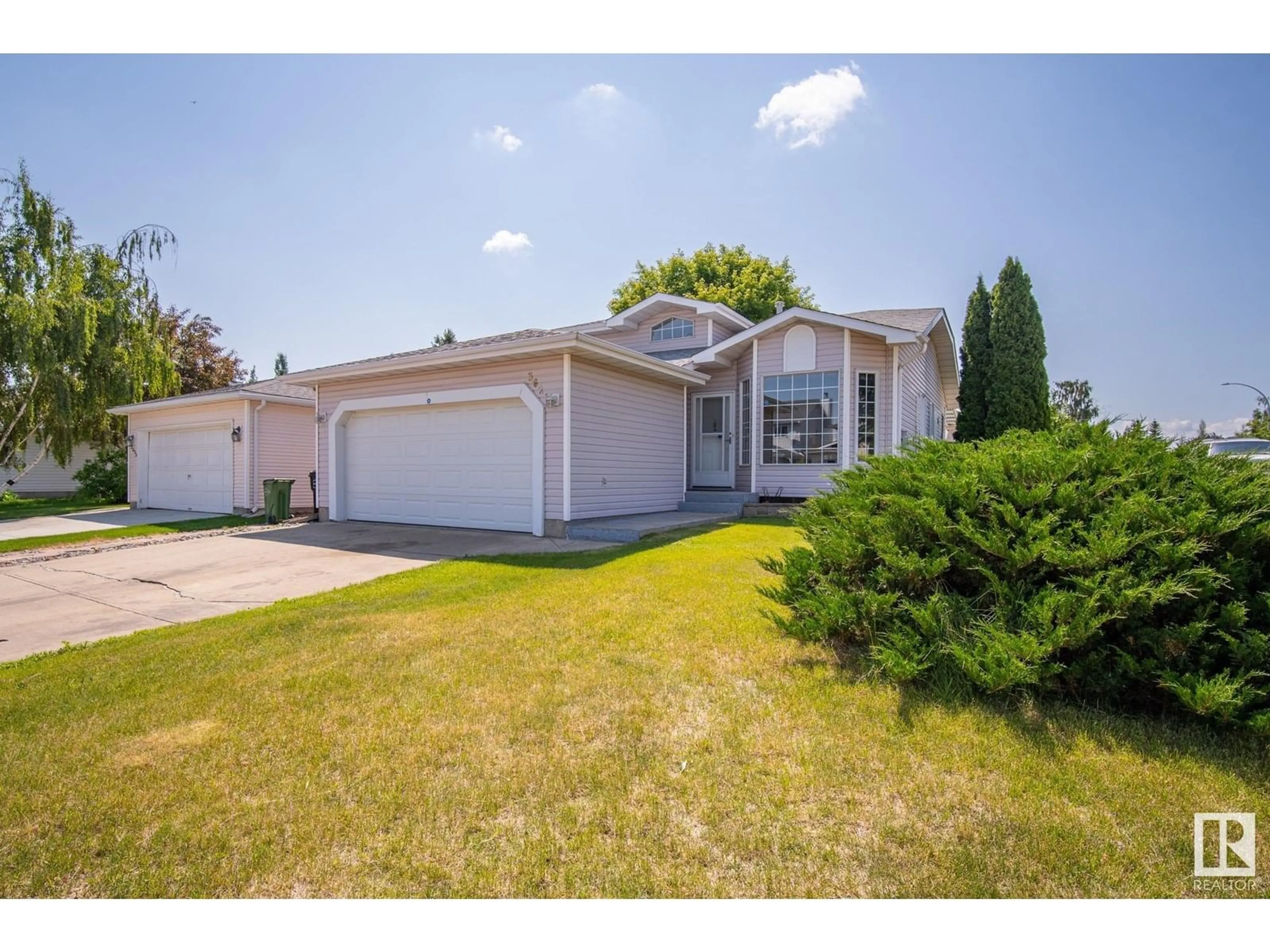 Home with vinyl exterior material, street for 3627 40 AV, Edmonton Alberta T6L6M8