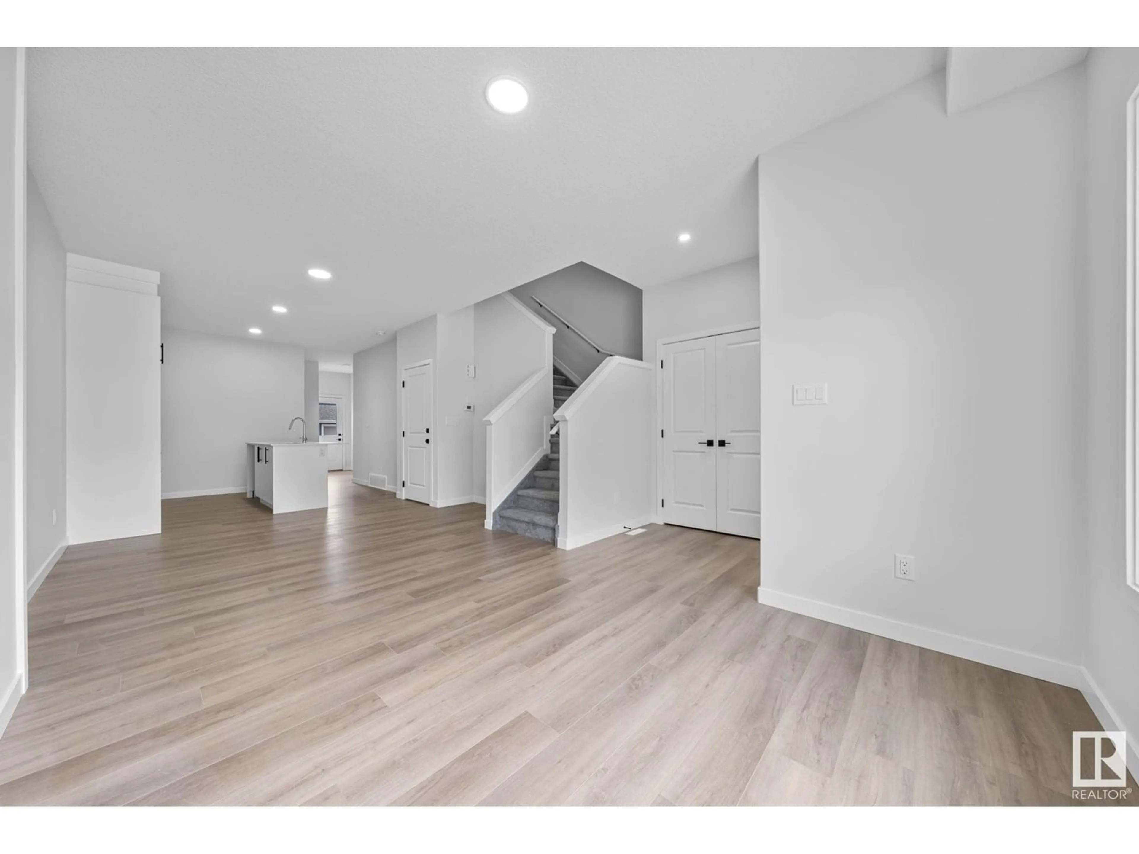 Unknown for 16521 20 AV SW, Edmonton Alberta T6W5K1