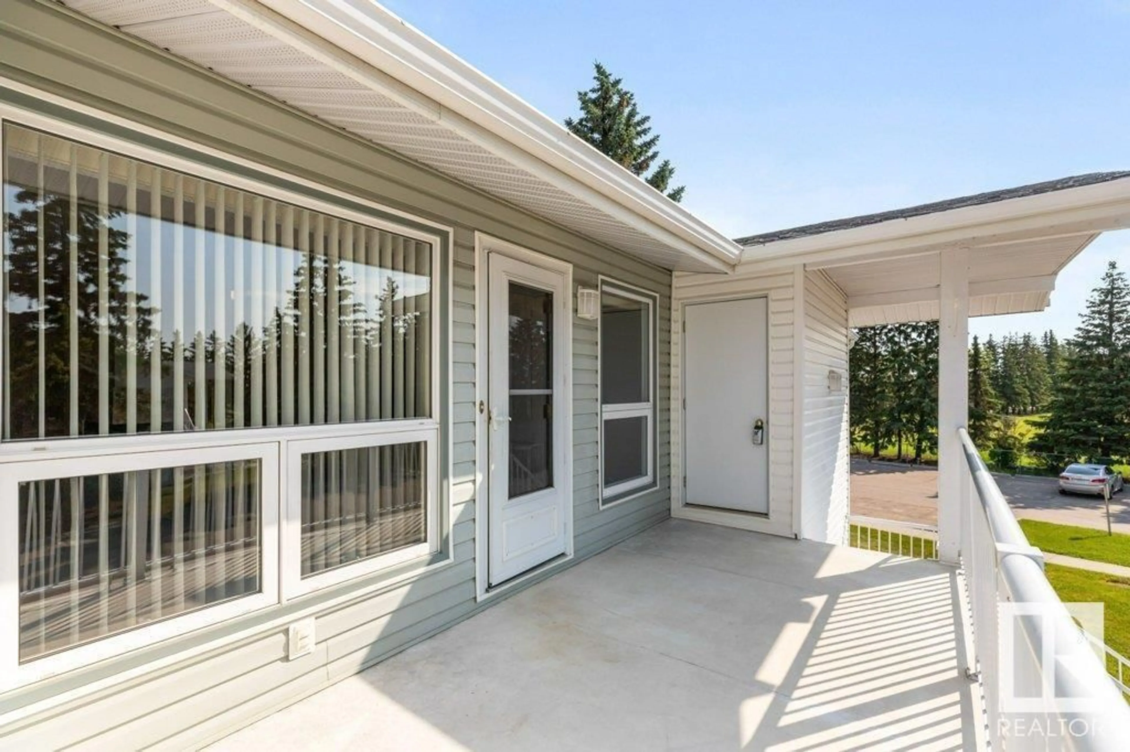 Home with vinyl exterior material, street for 19 - 2115 118 ST, Edmonton Alberta T6J5N1