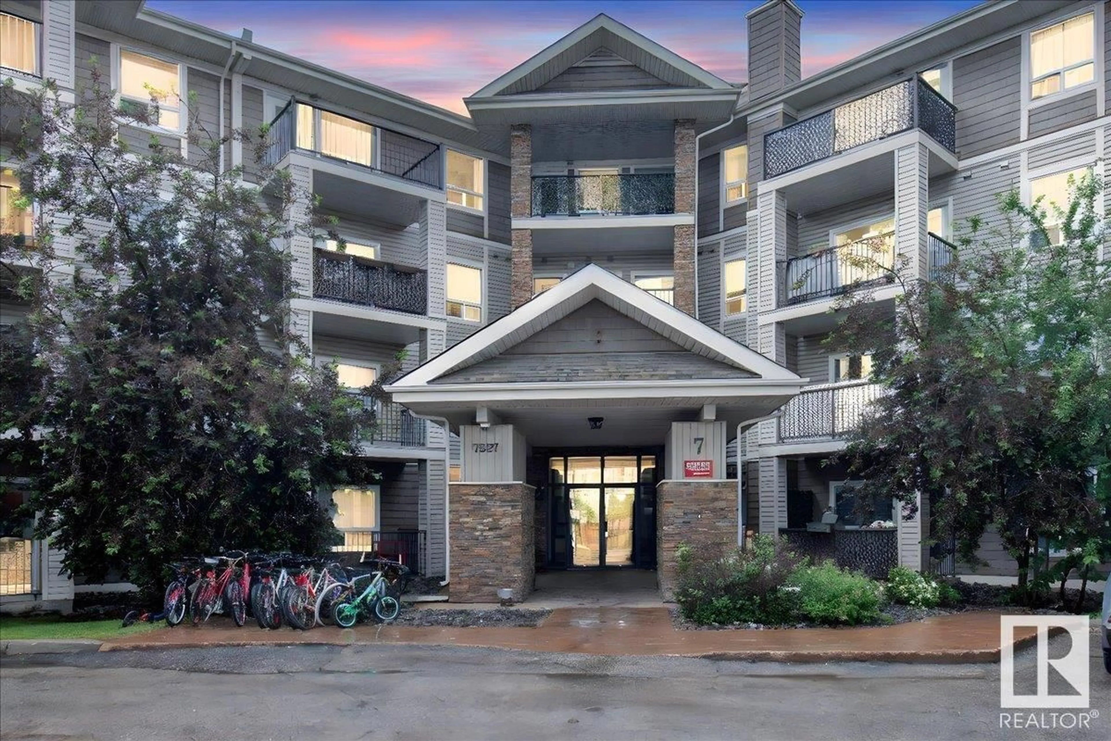 Indoor foyer for 7327 - 7215 SOUTH TERWILLEGAR DR, Edmonton Alberta T6R0L8