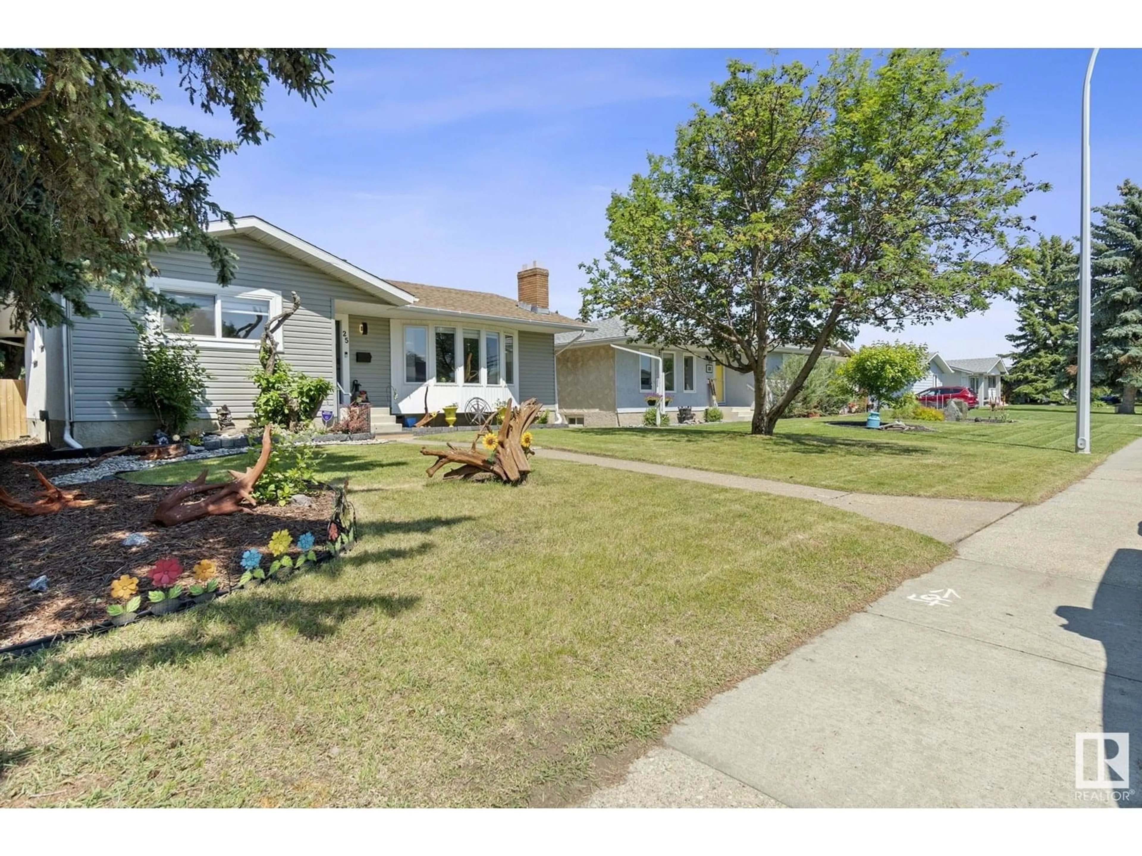 A pic from outside/outdoor area/front of a property/back of a property/a pic from drone, unknown for 25 WEDGEWOOD AV, Spruce Grove Alberta T7X1M6