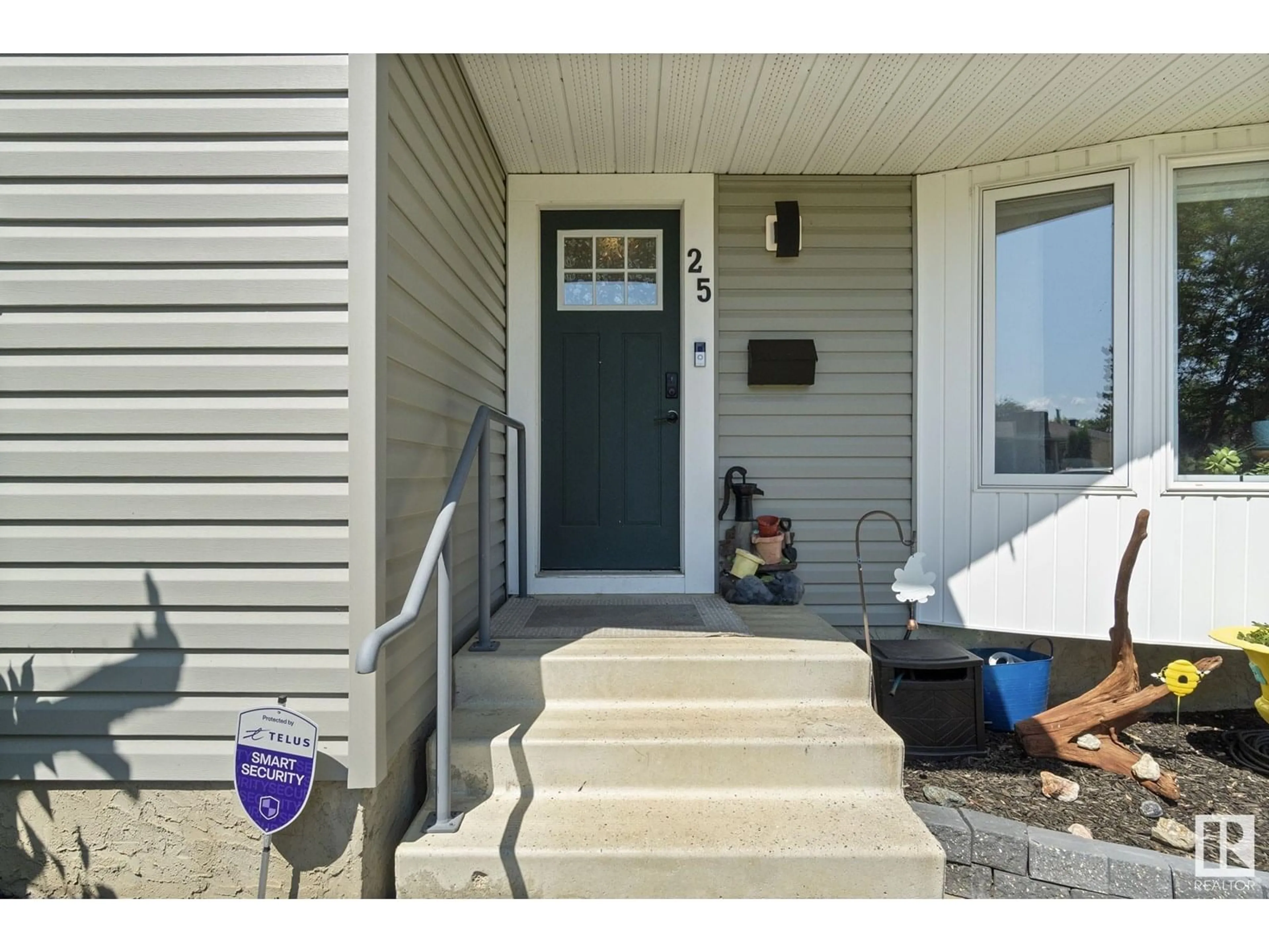 Indoor entryway for 25 WEDGEWOOD AV, Spruce Grove Alberta T7X1M6