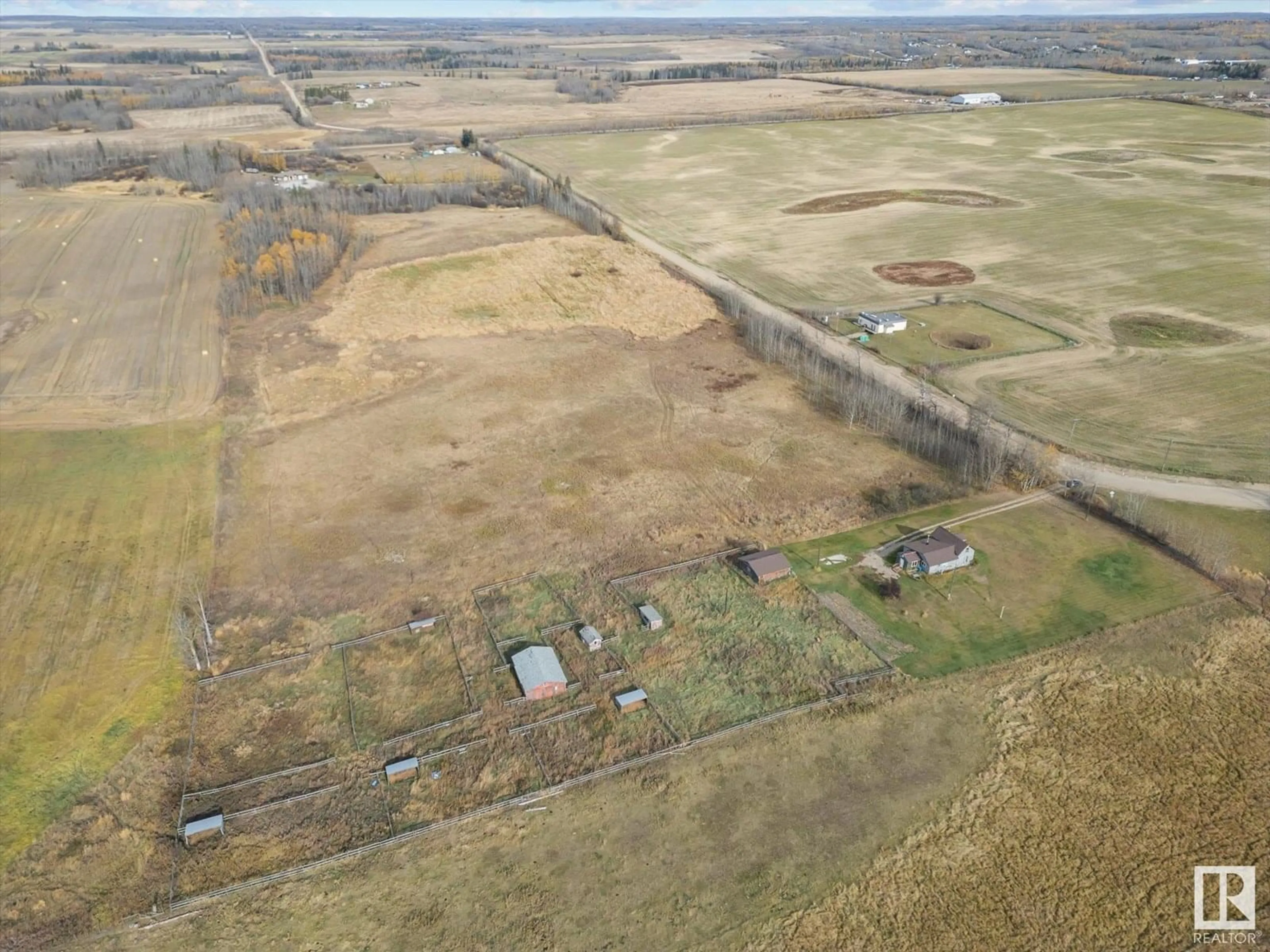 A pic from outside/outdoor area/front of a property/back of a property/a pic from drone, building for 54518 RGE ROAD 22, Rural Lac Ste. Anne County Alberta T0E1V0