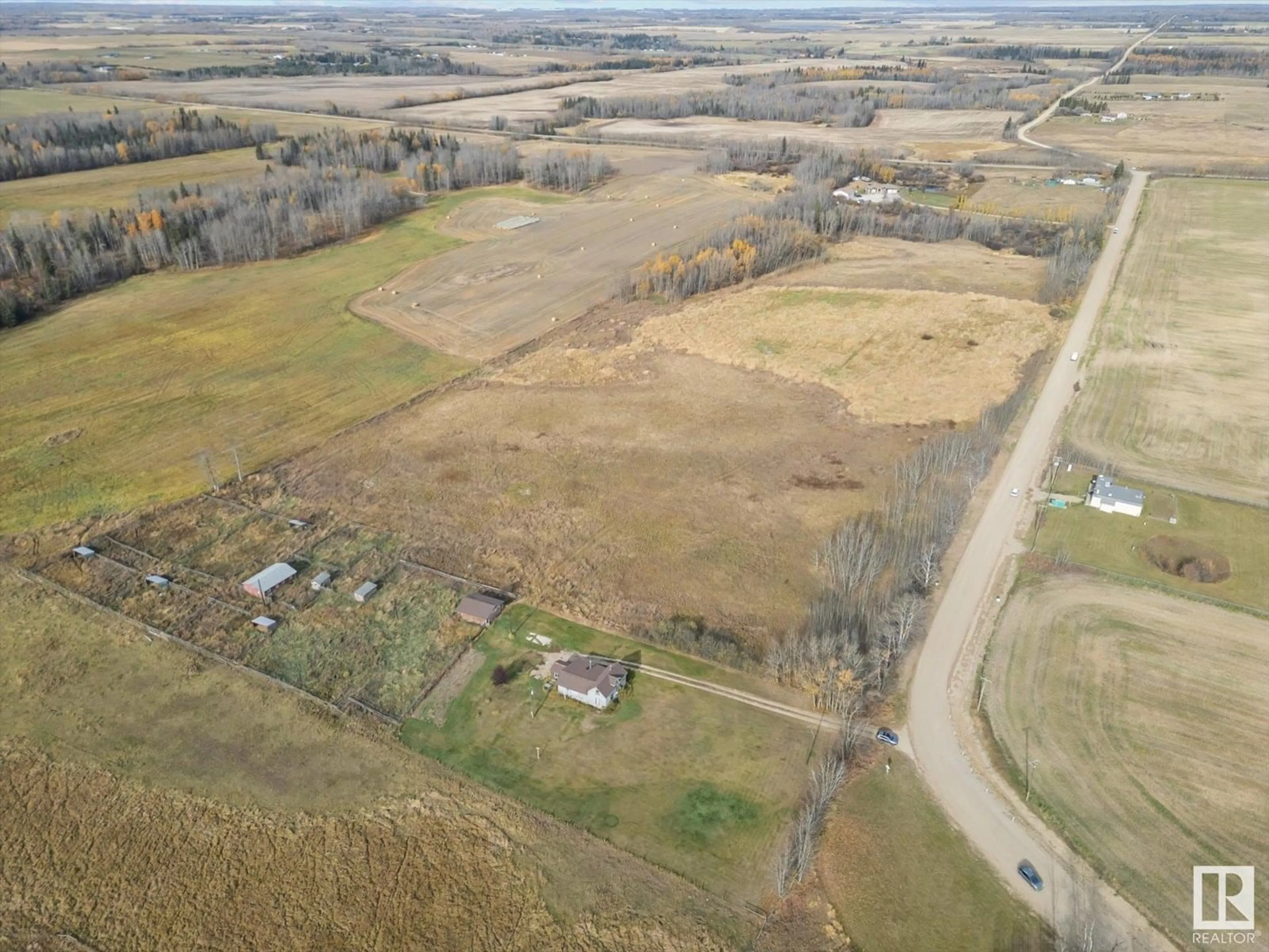 A pic from outside/outdoor area/front of a property/back of a property/a pic from drone, unknown for 54518 RGE ROAD 22, Rural Lac Ste. Anne County Alberta T0E1V0