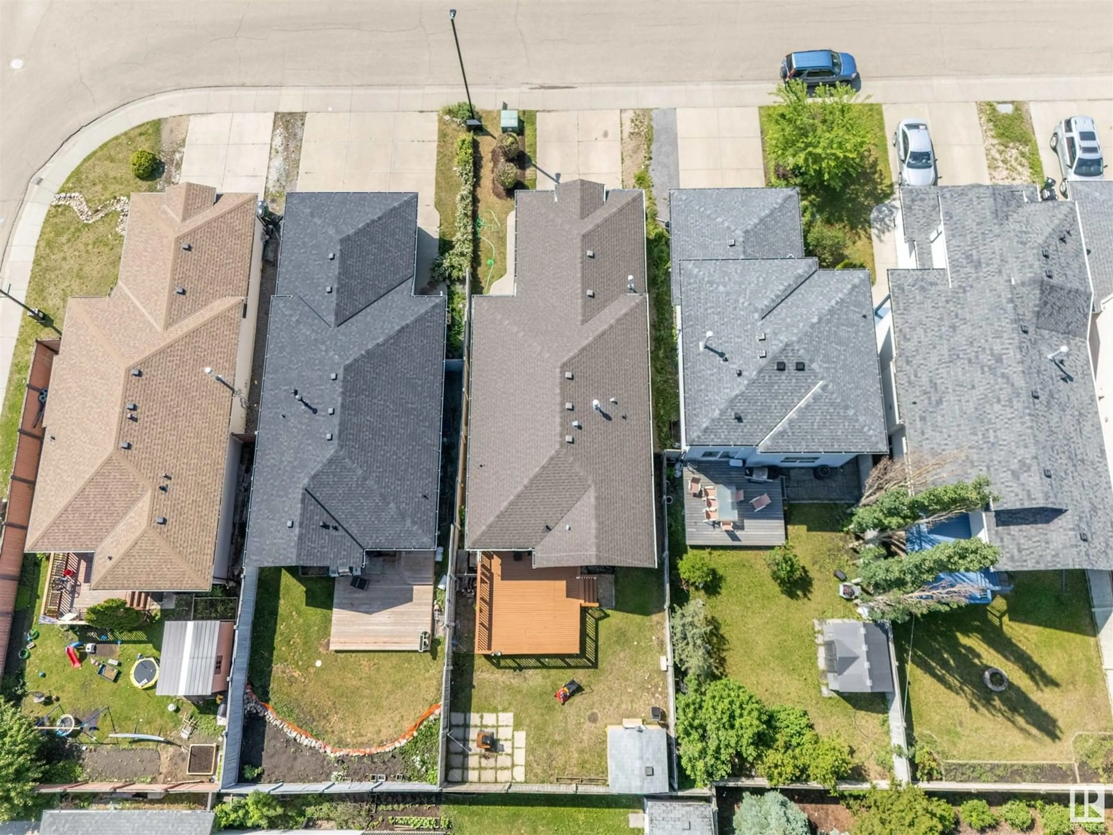 A pic from outside/outdoor area/front of a property/back of a property/a pic from drone, street for 3312 27 AVE, Edmonton Alberta T6T1P7