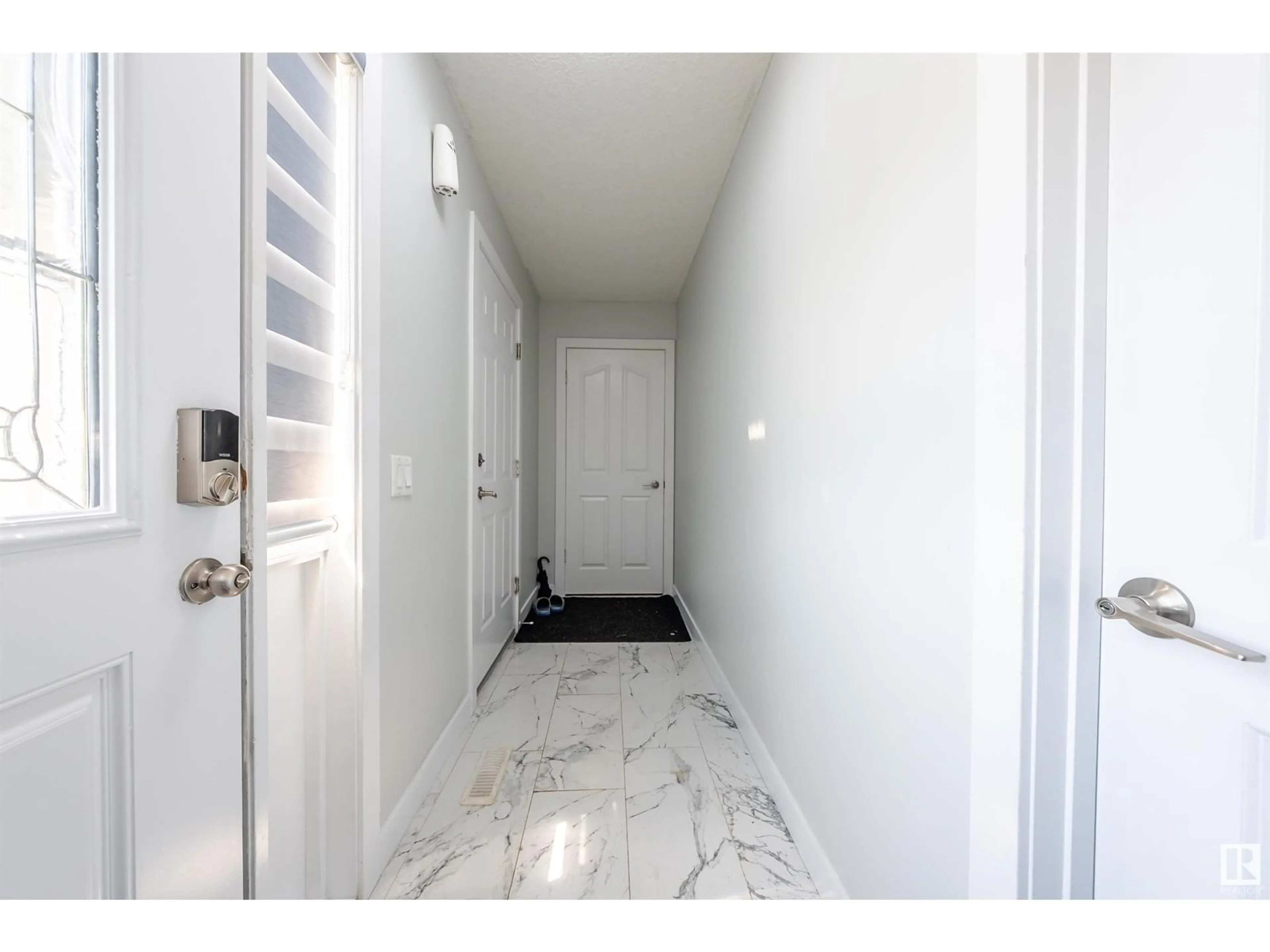 Indoor entryway for 3312 27 AVE, Edmonton Alberta T6T1P7
