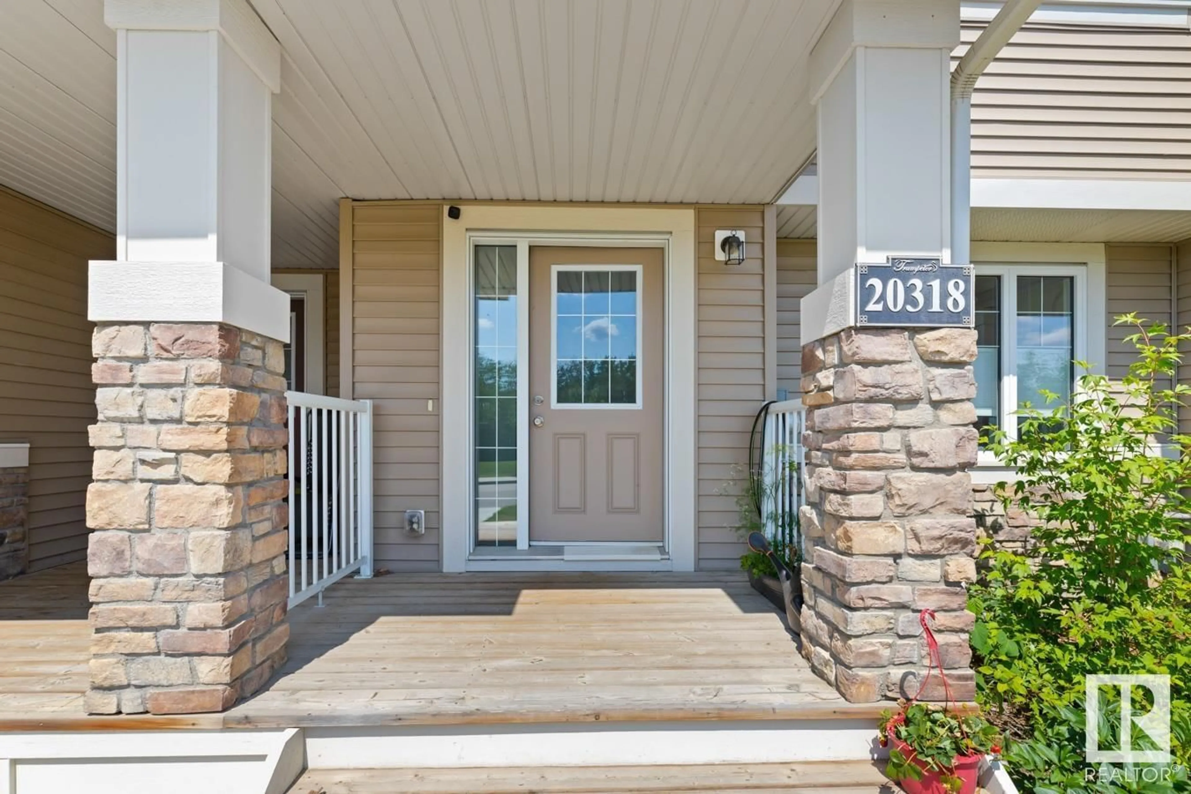 Indoor entryway for 20318 128 AV, Edmonton Alberta T5S0E7