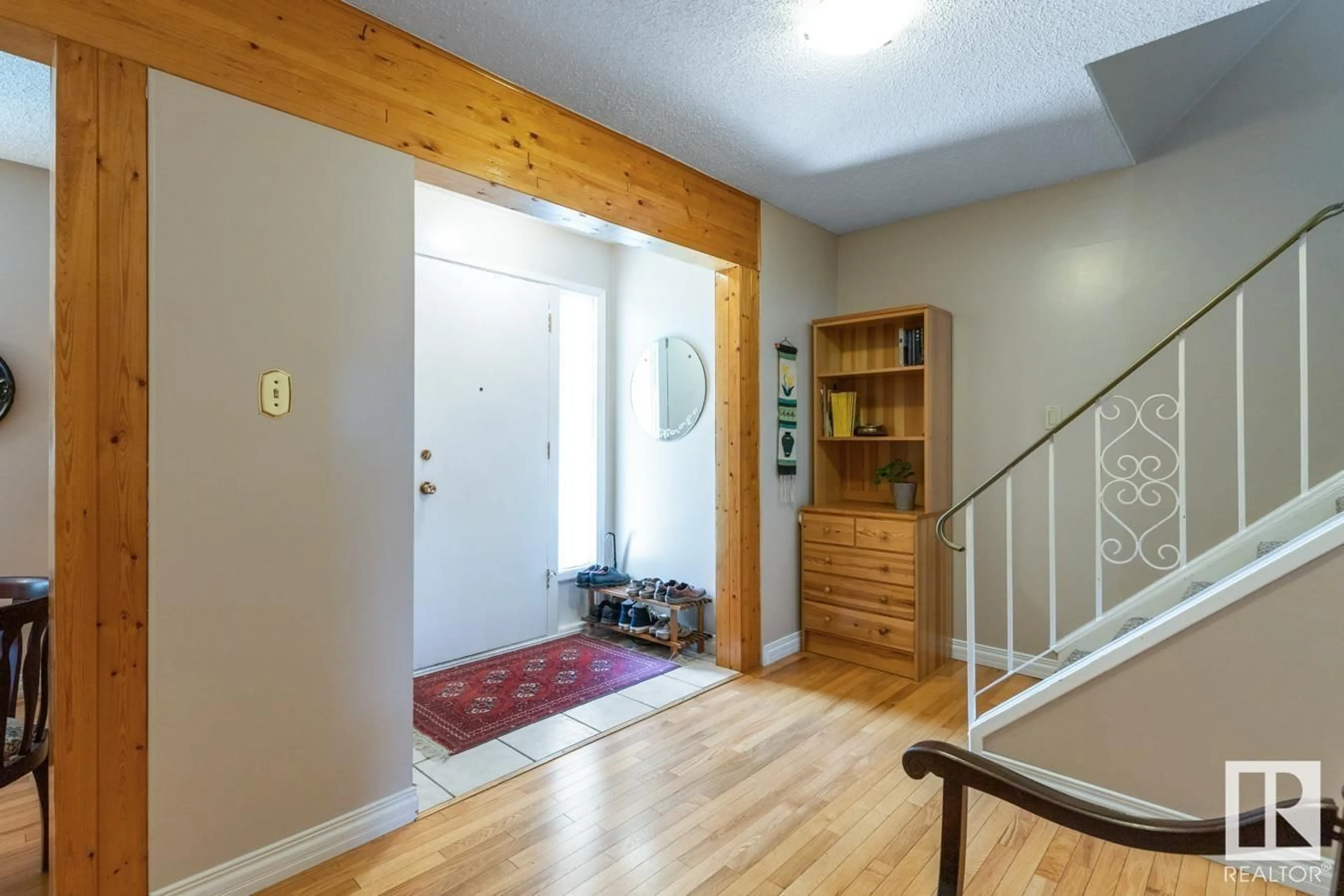 Indoor entryway for 9 MARKET ST, Sherwood Park Alberta T8A0T5