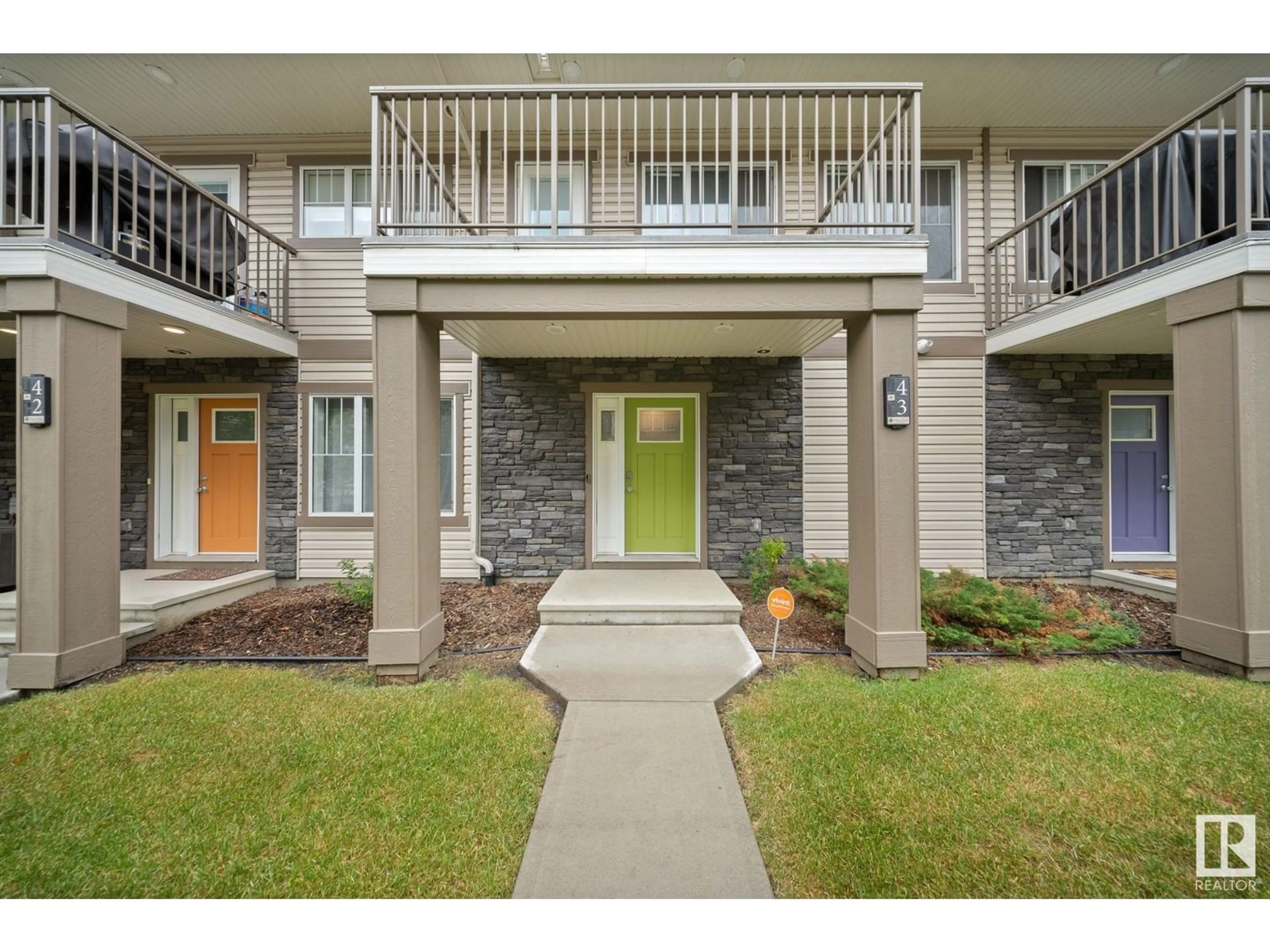 Indoor entryway for 12815 - 43 CUMBERLAND RD, Edmonton Alberta T6V0M2