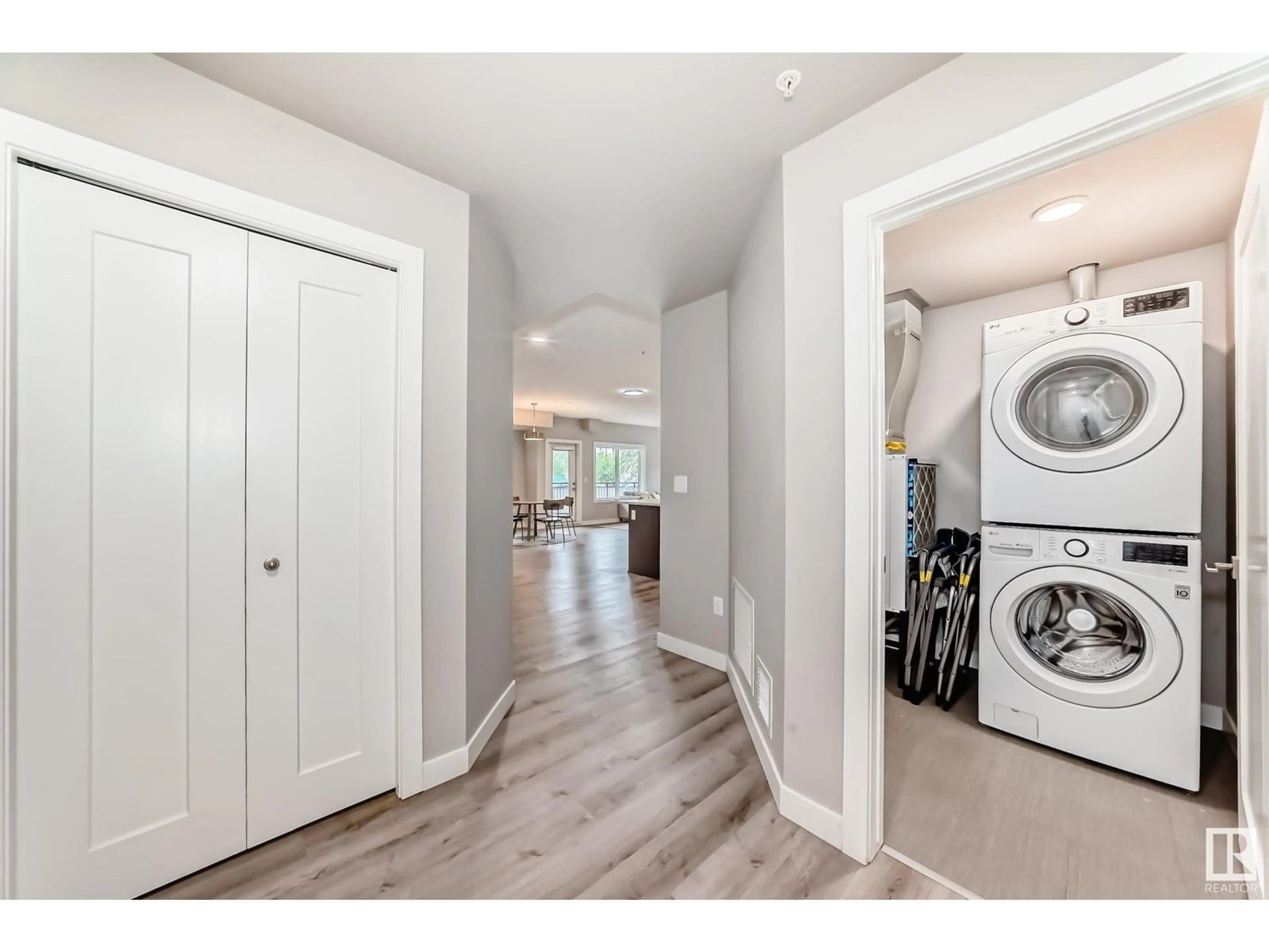 Indoor entryway for 560 - 134 GRIESBACH PARADE, Edmonton Alberta T5E6X1