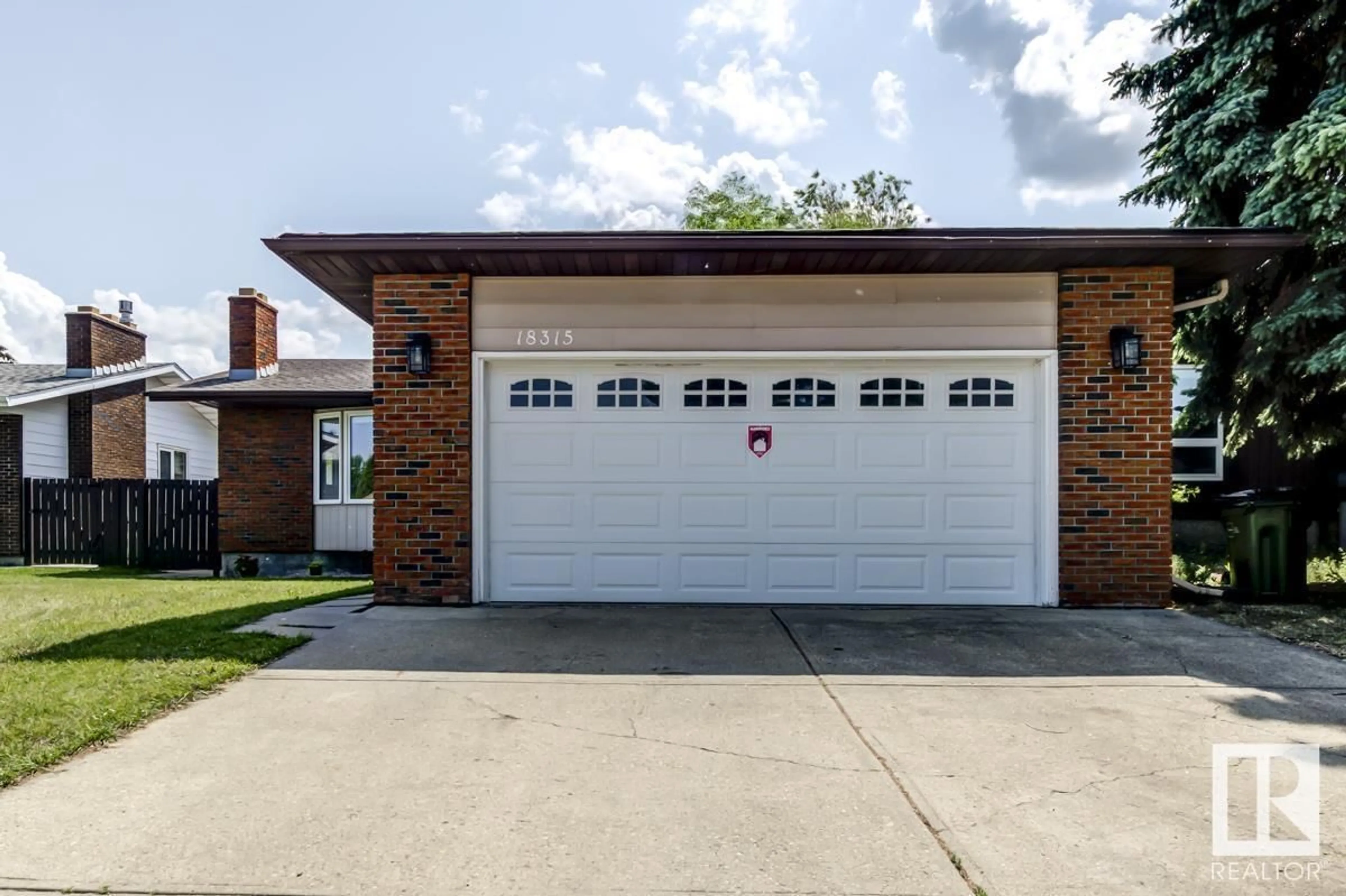Indoor garage for 18315 78 AV, Edmonton Alberta T5T2G2