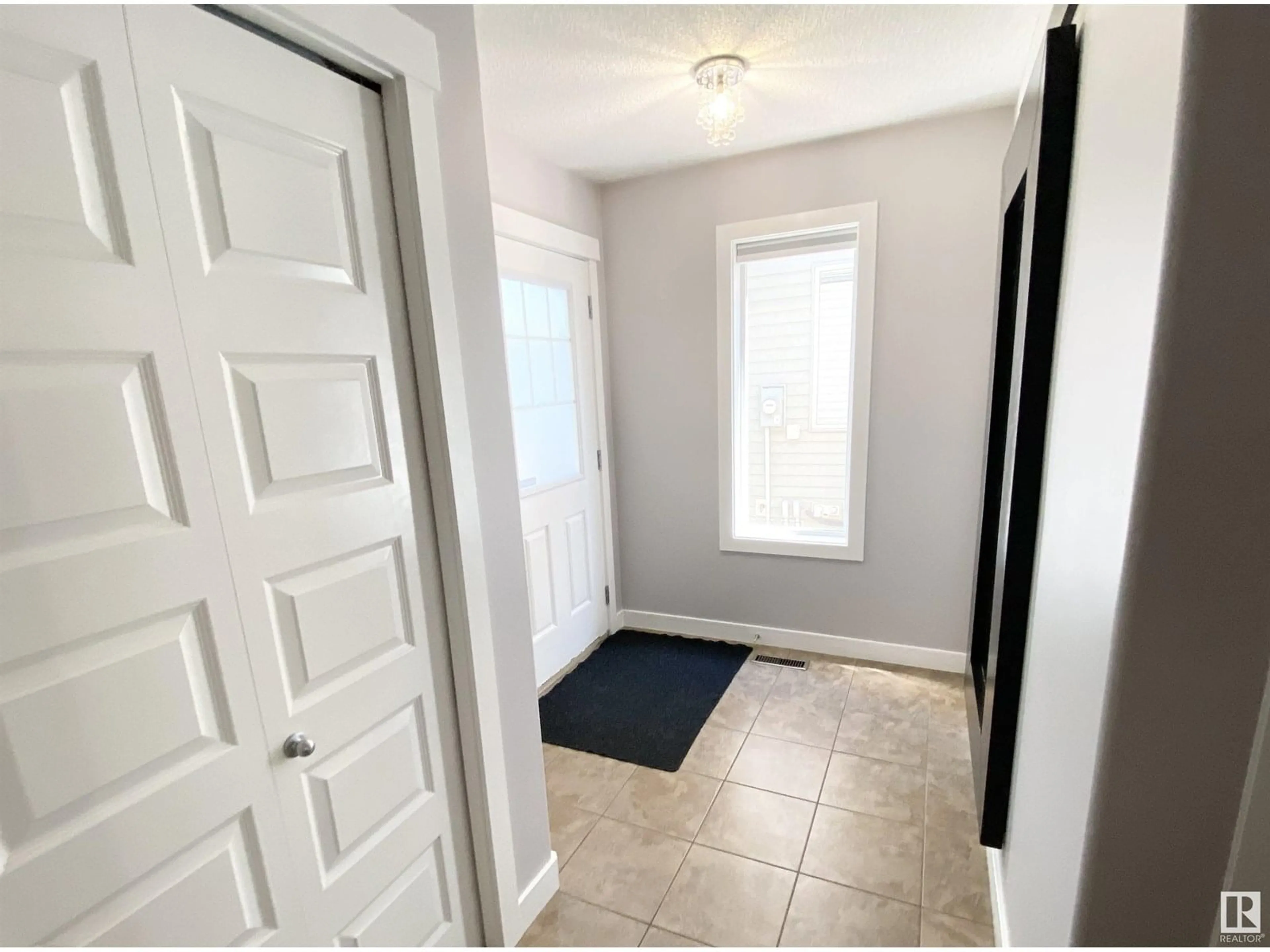 Indoor entryway for 29 SUNTERRA WY, Sherwood Park Alberta T8H0R3