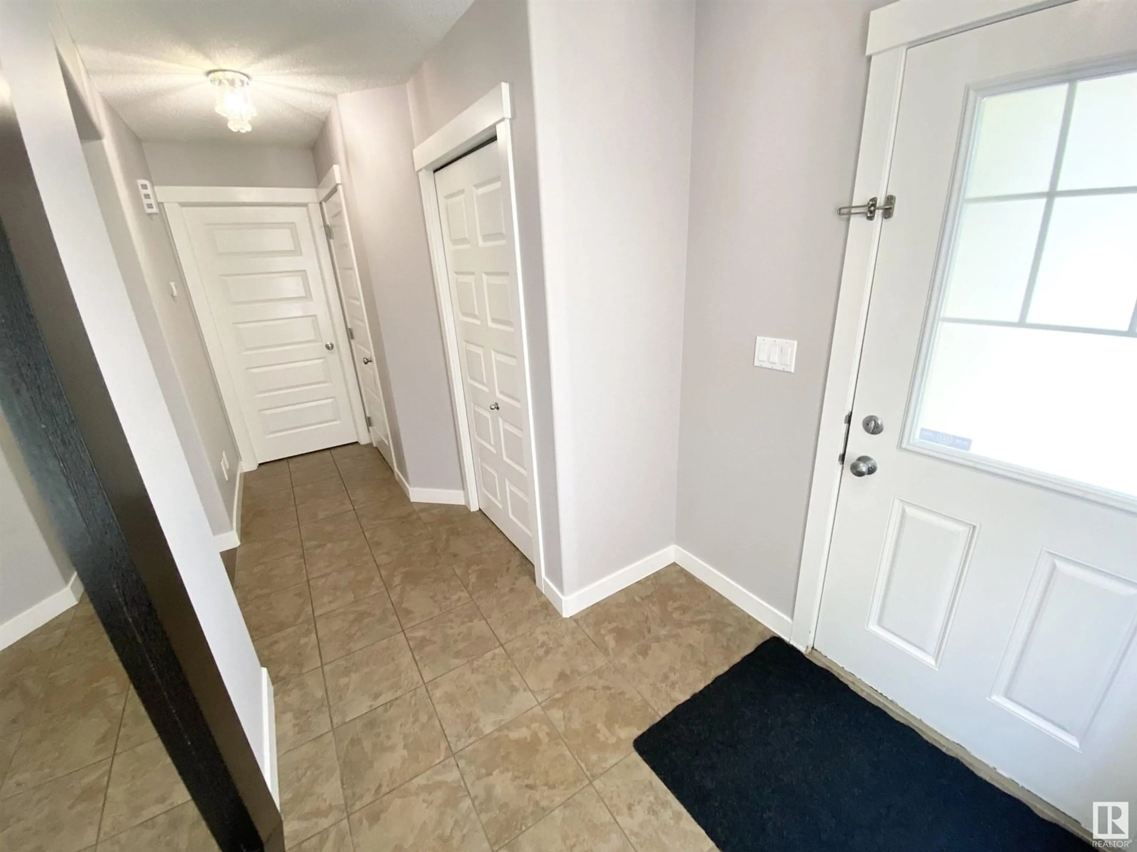 Indoor entryway for 29 SUNTERRA WY, Sherwood Park Alberta T8H0R3