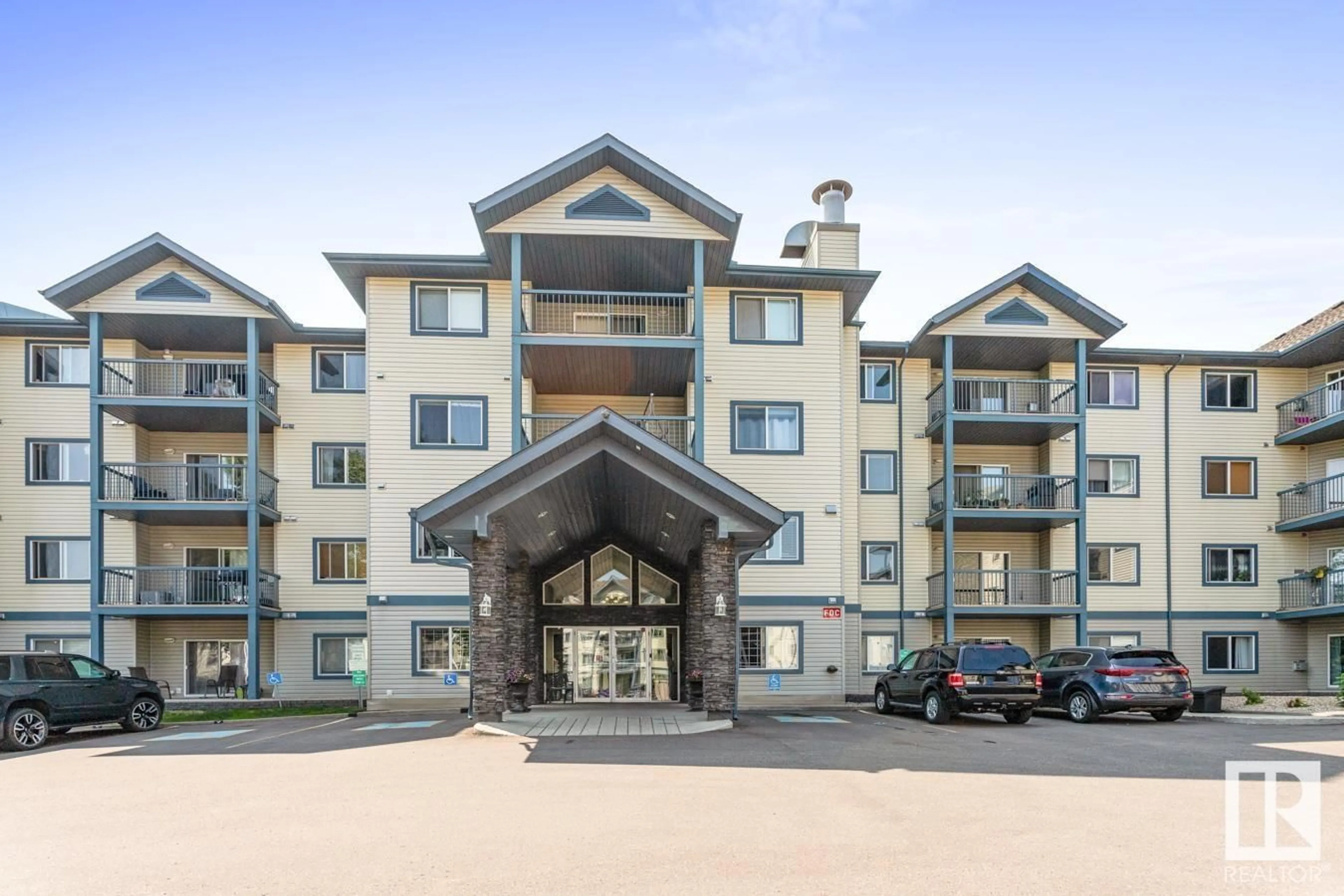 Indoor foyer for 117 16303 95 ST NW, Edmonton Alberta T5Z3V1