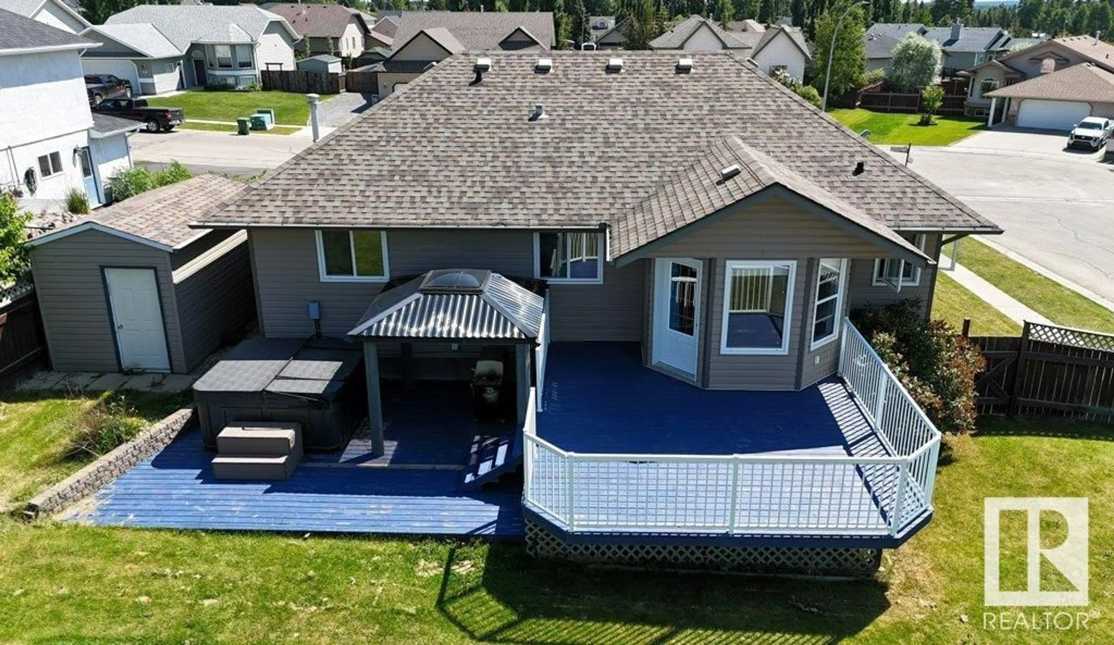 A pic from outside/outdoor area/front of a property/back of a property/a pic from drone, unknown for 916 62A ST, Edson Alberta T7E1Y6