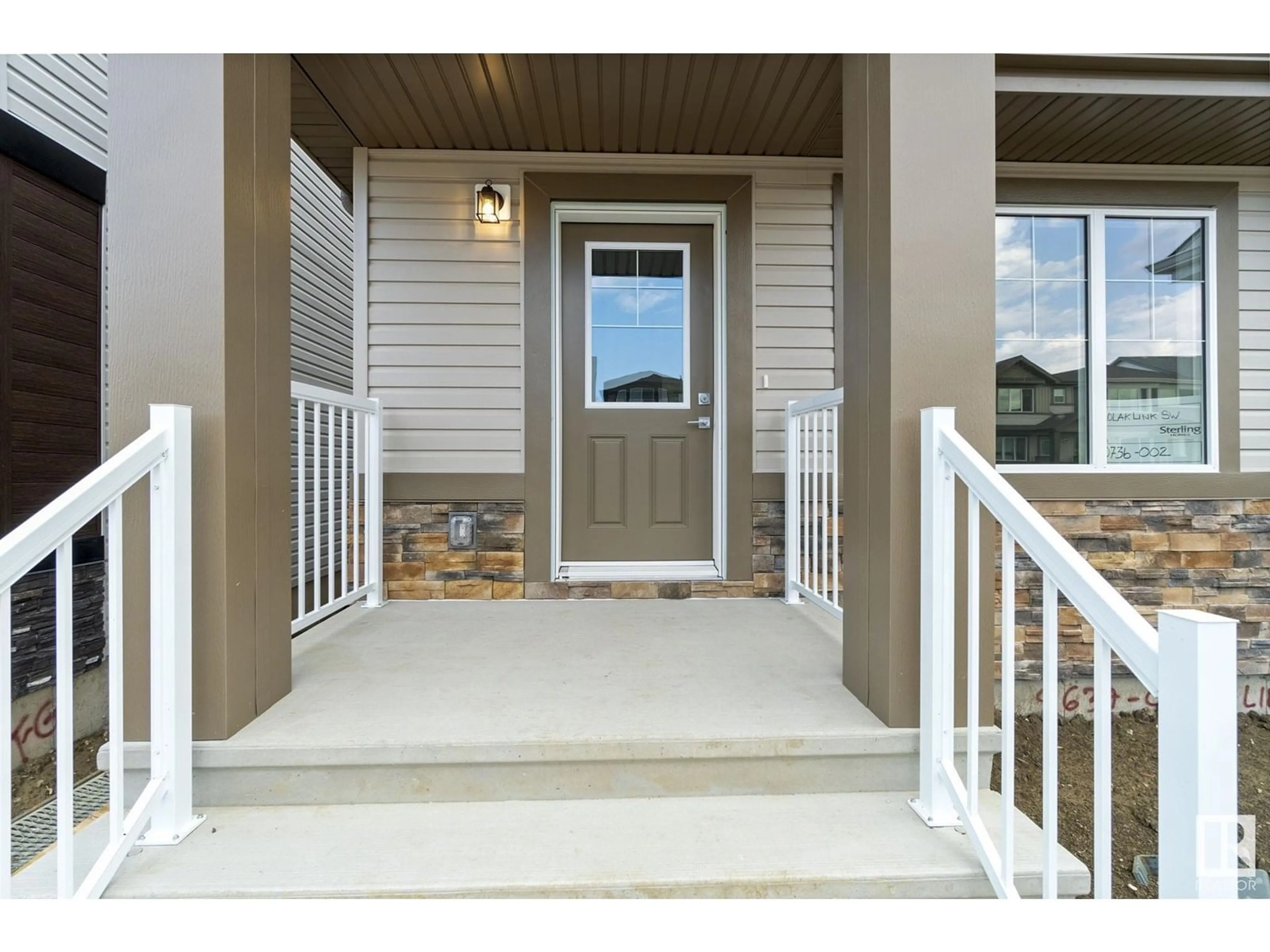 Indoor entryway for 9637 COLAK LI, Edmonton Alberta T6W5M5