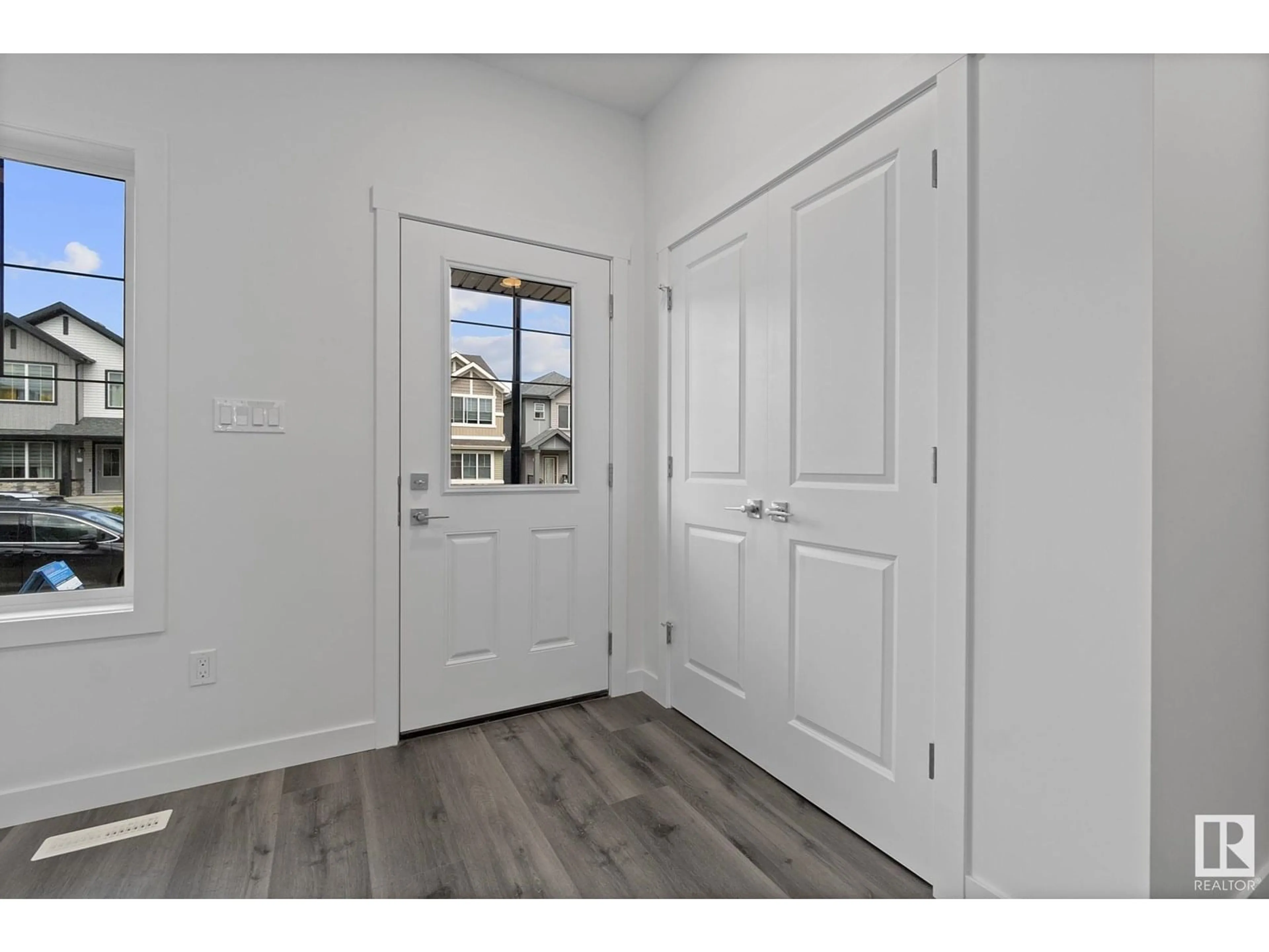Indoor entryway for 9637 COLAK LI, Edmonton Alberta T6W5M5