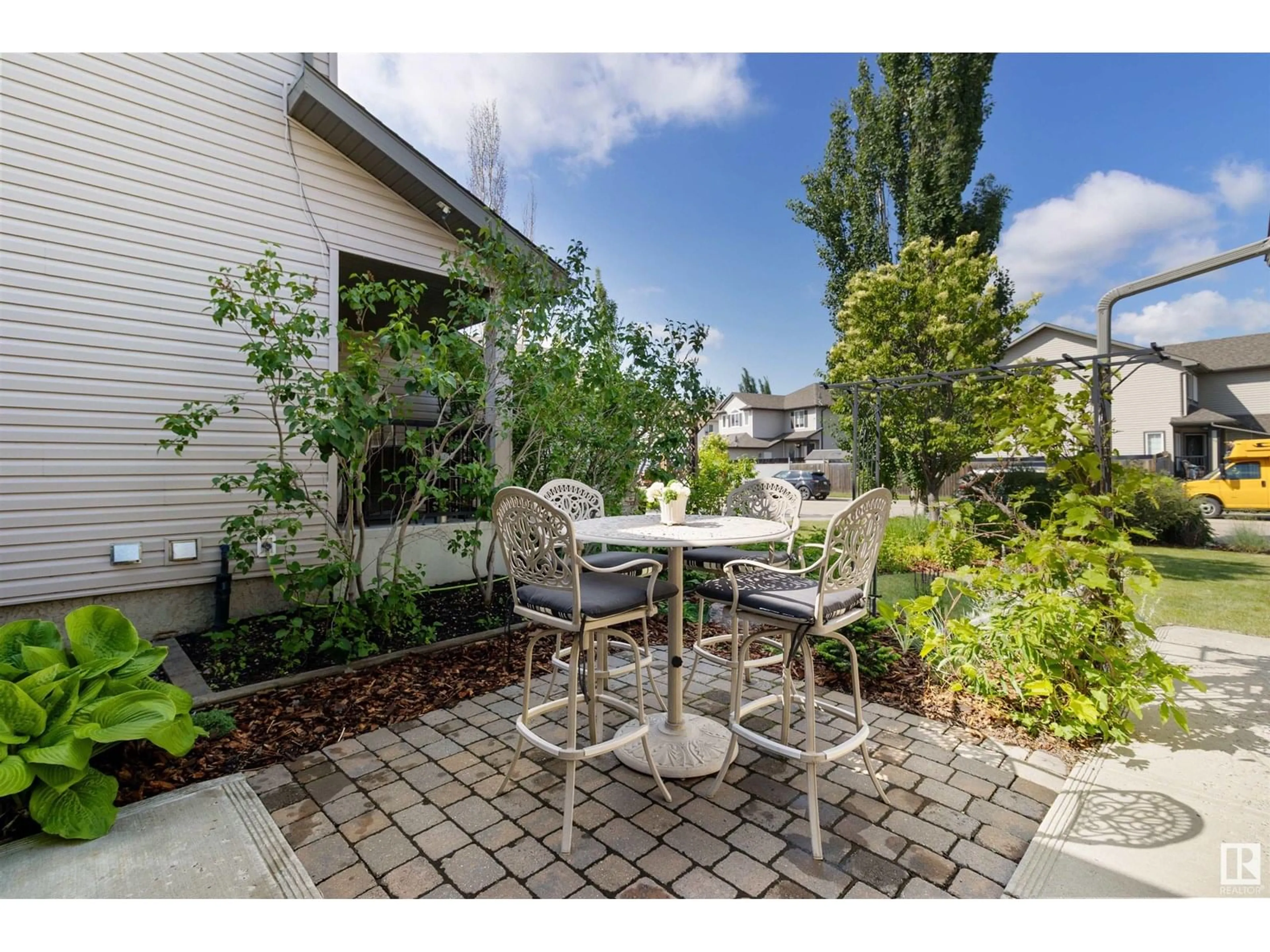 Patio, street for 62 SUMMERCOURT RD, Sherwood Park Alberta T8H2V9
