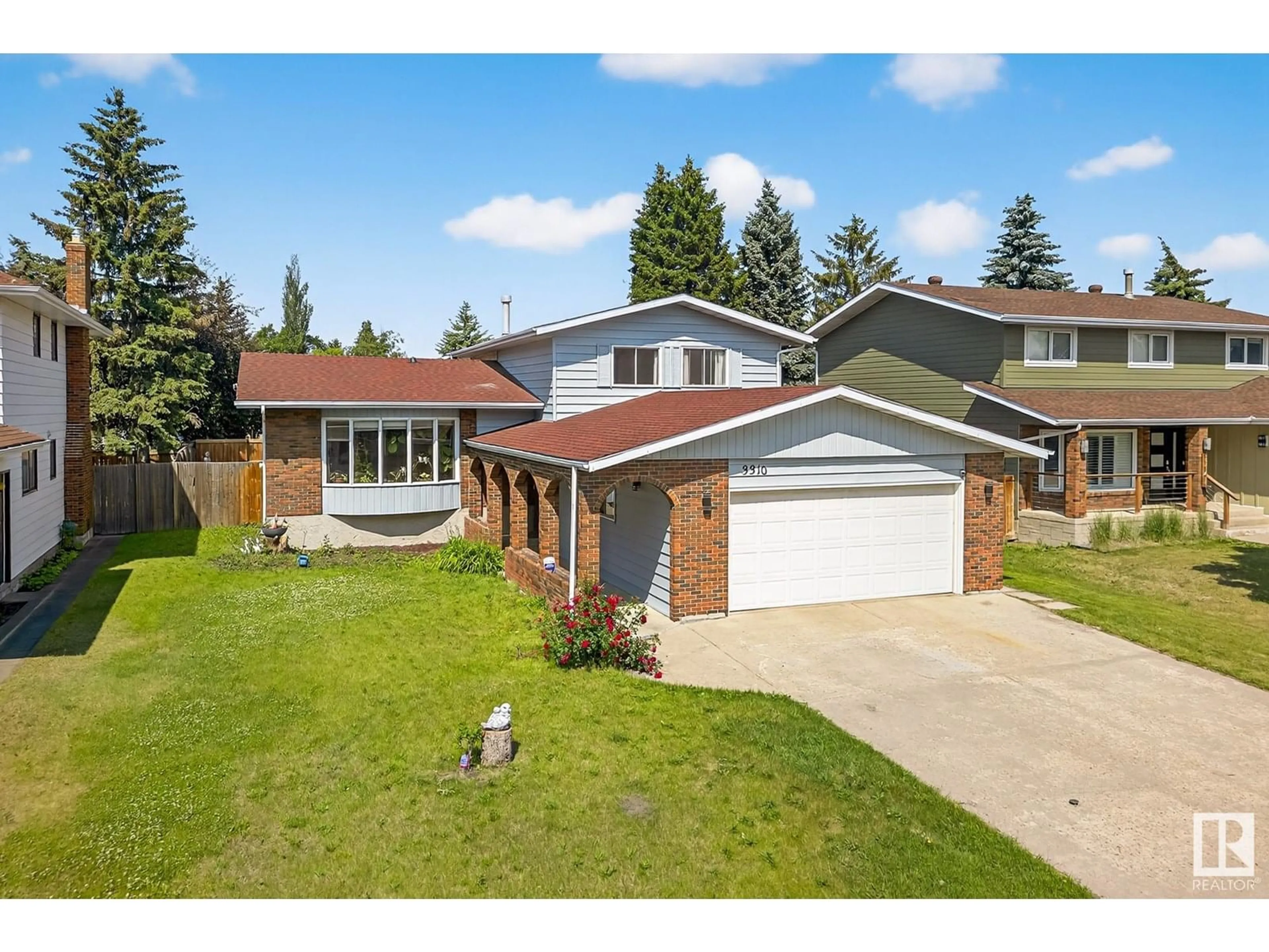 A pic from outside/outdoor area/front of a property/back of a property/a pic from drone, street for NW - 3310 113A ST, Edmonton Alberta T6J3V8
