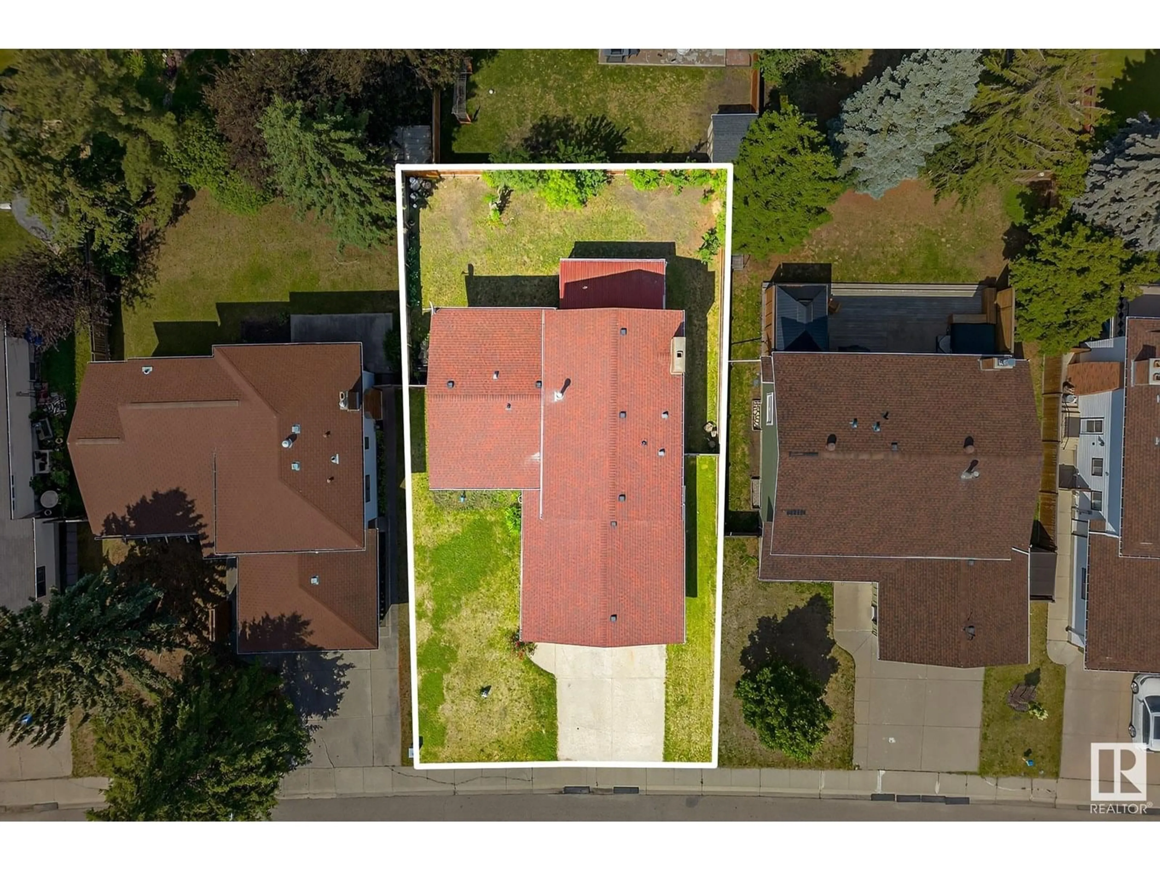 A pic from outside/outdoor area/front of a property/back of a property/a pic from drone, street for NW - 3310 113A ST, Edmonton Alberta T6J3V8