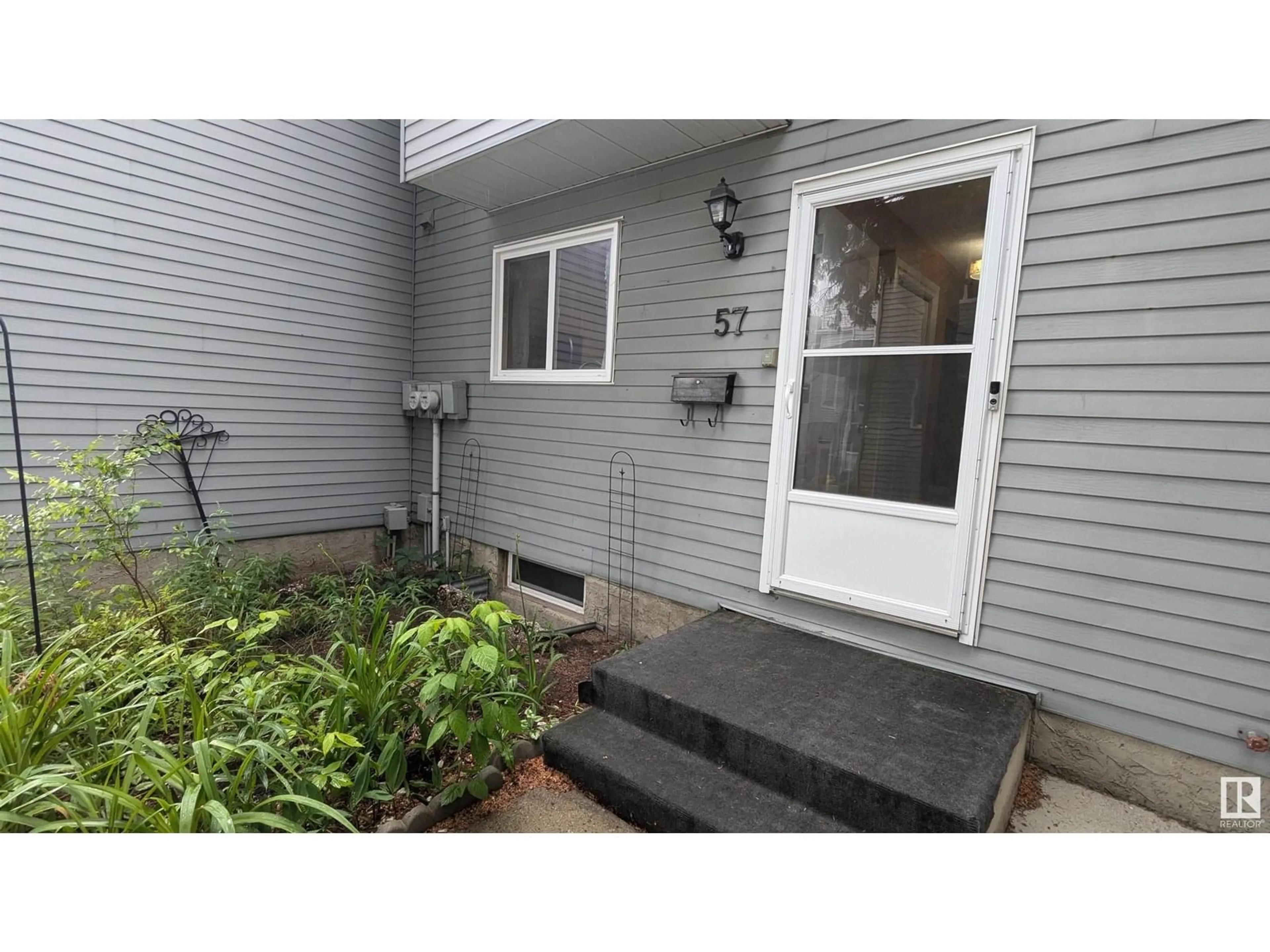 Unknown for NW - 57 1415 62 ST, Edmonton Alberta T6L4K1