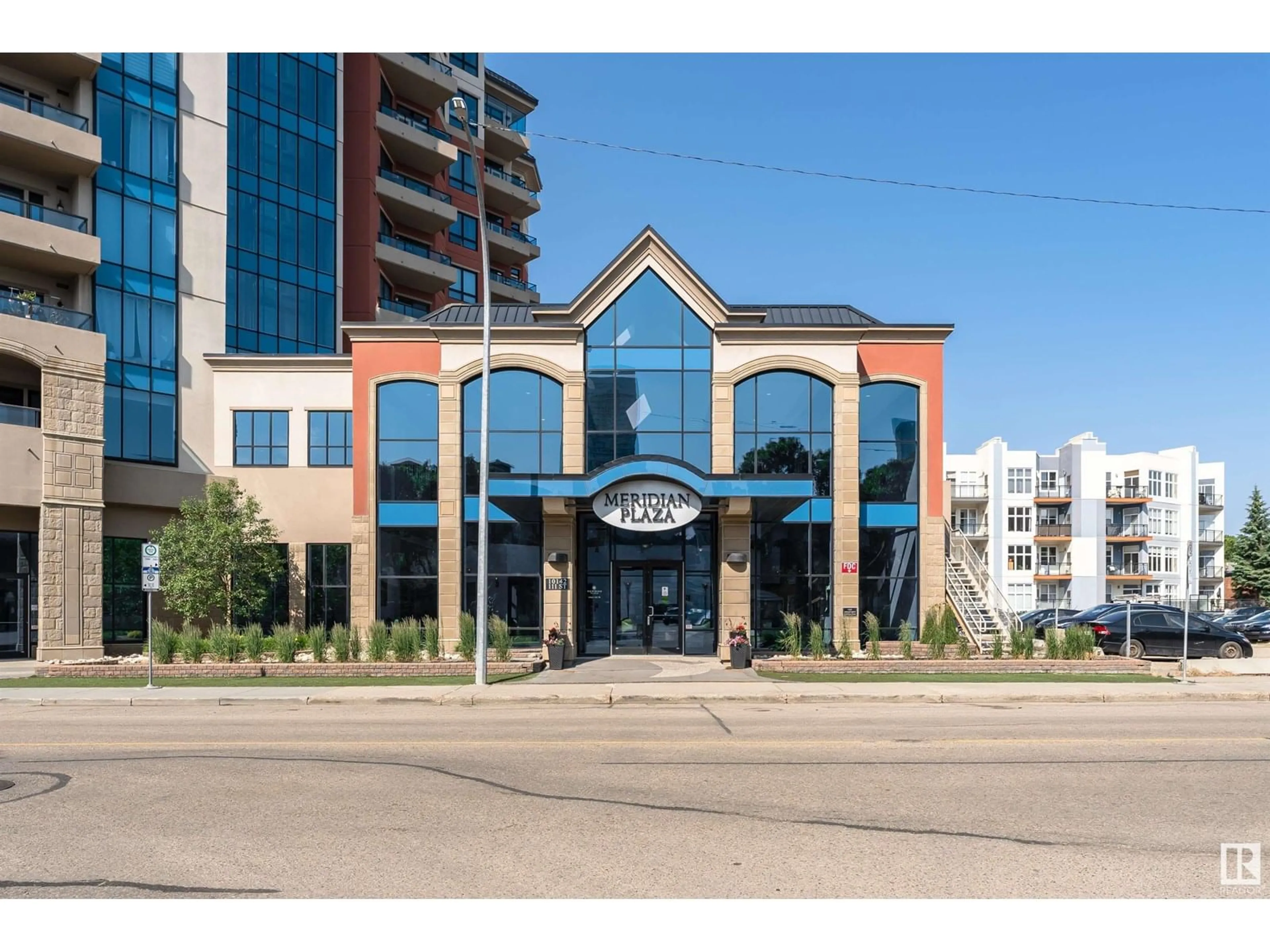 Indoor foyer for 506 - 10142 111 ST NW, Edmonton Alberta T5K1K6