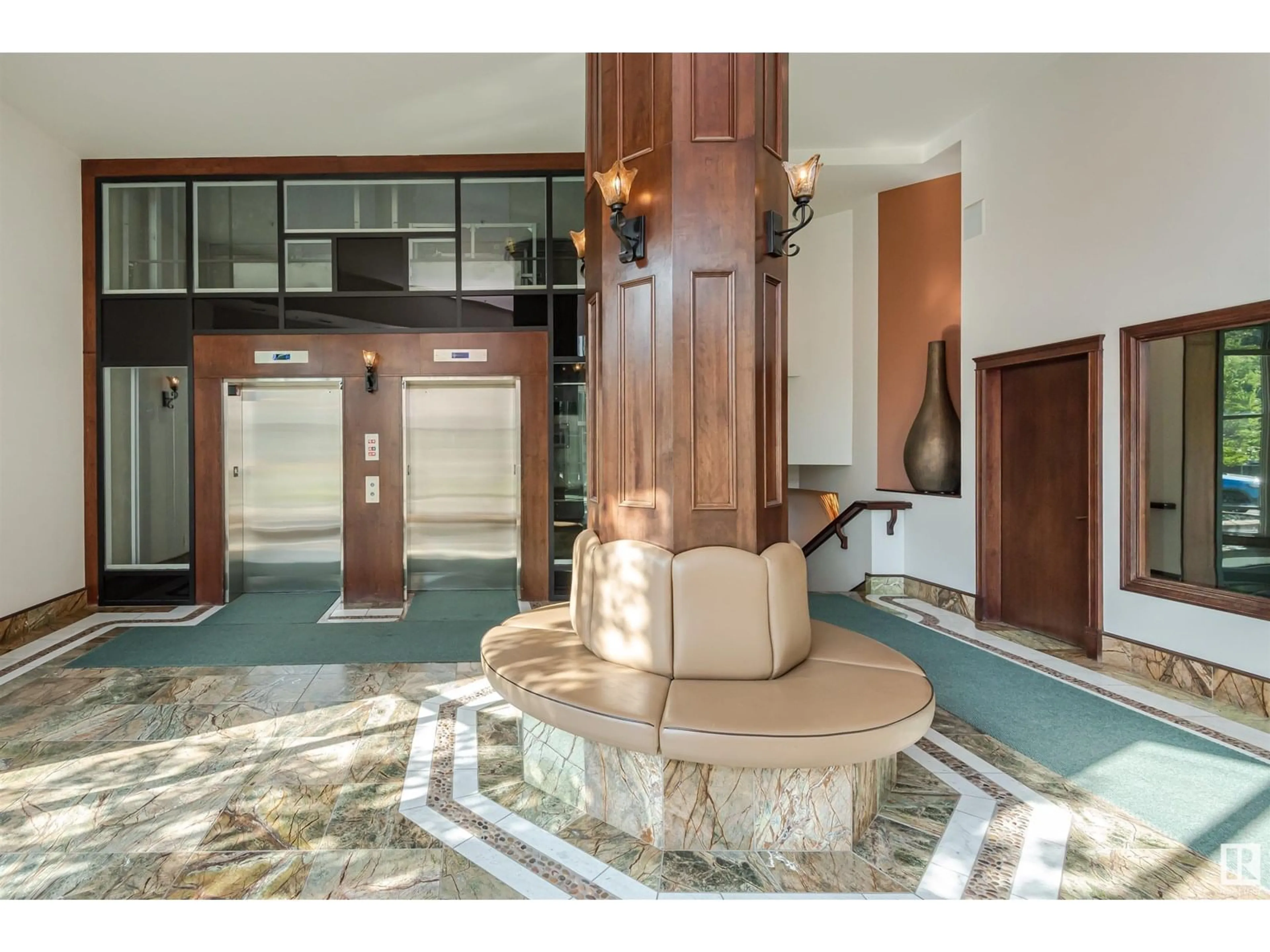 Indoor foyer for 506 - 10142 111 ST NW, Edmonton Alberta T5K1K6
