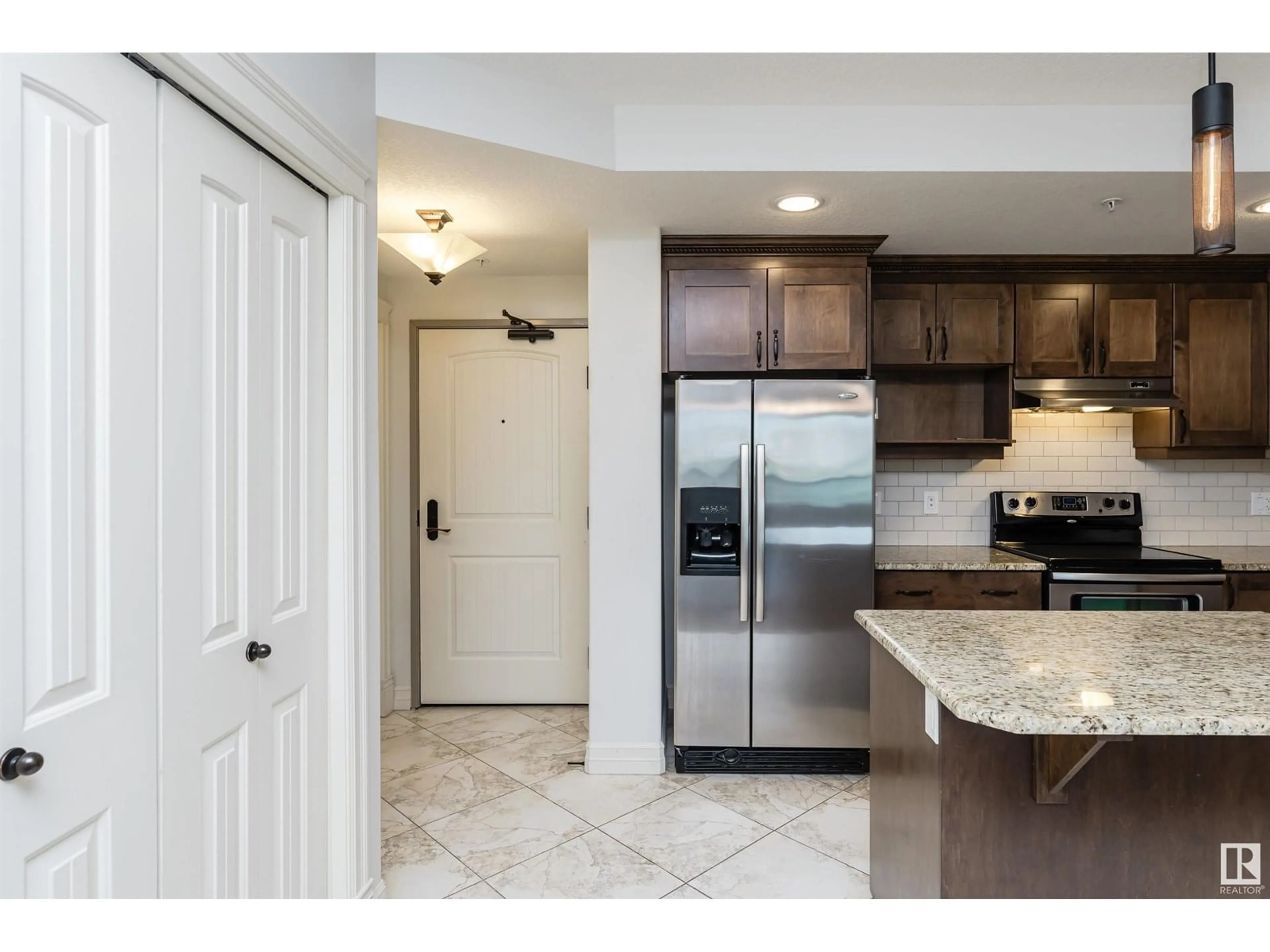 Standard kitchen, ceramic/tile floor for 506 - 10142 111 ST NW, Edmonton Alberta T5K1K6
