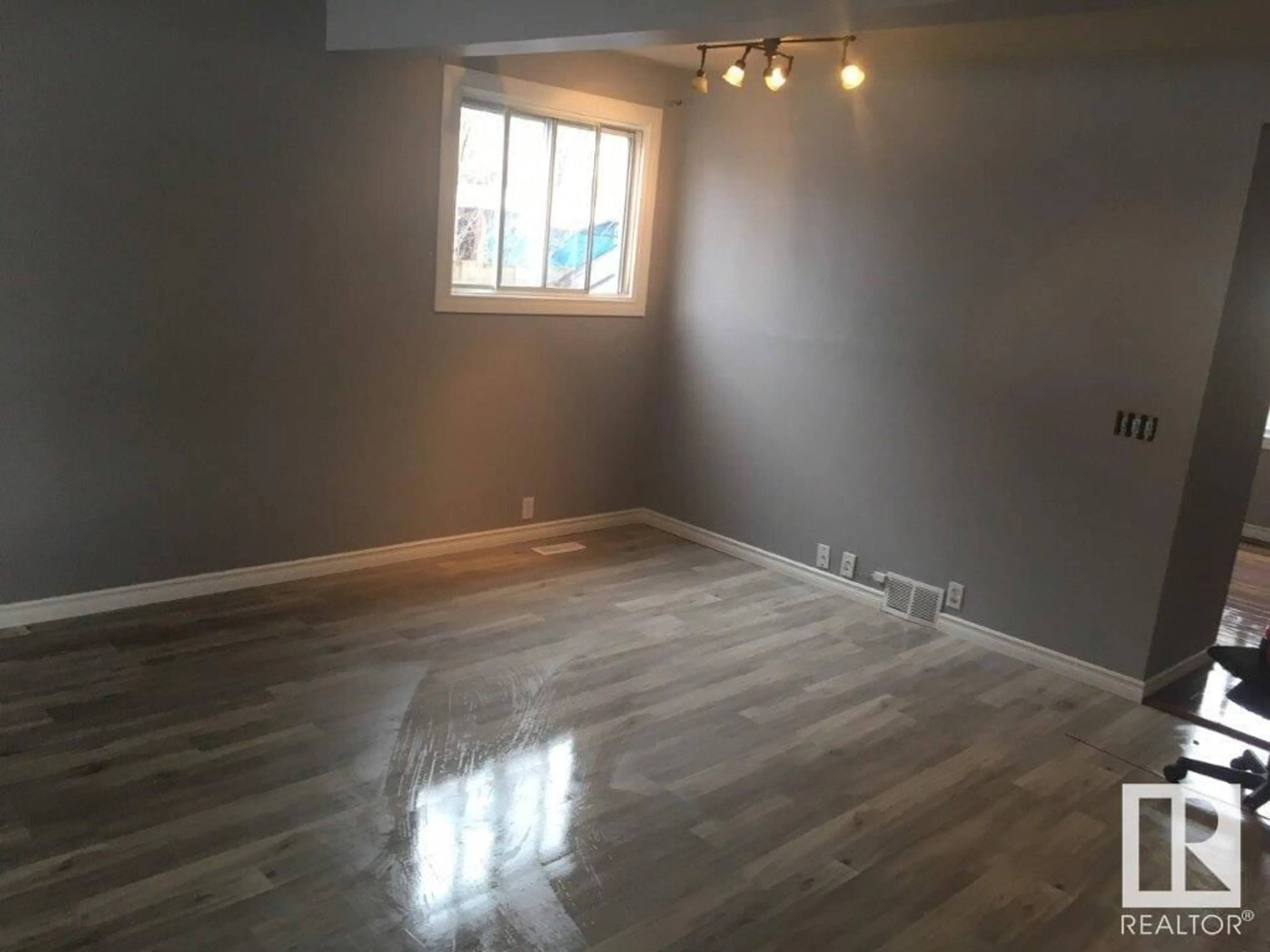 A pic of a room for 10410 97 AV, Morinville Alberta T8R1E1