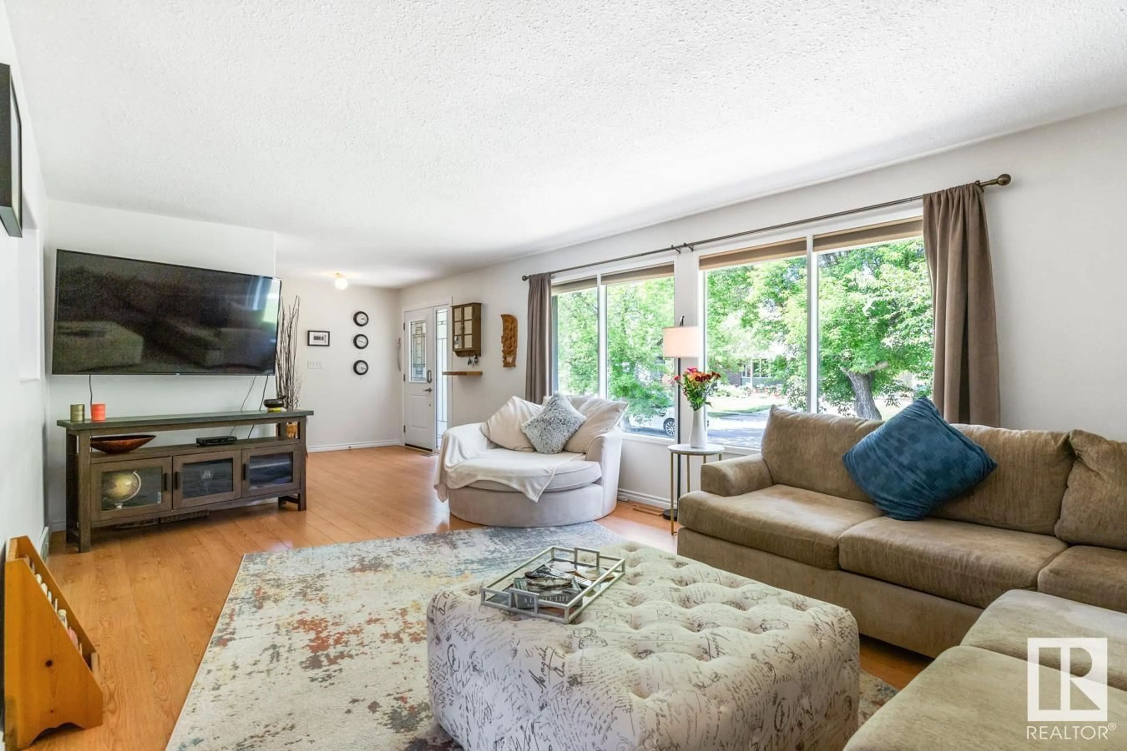 Living room with furniture, unknown for 40 AUSTIN CR, St. Albert Alberta T8N3B5