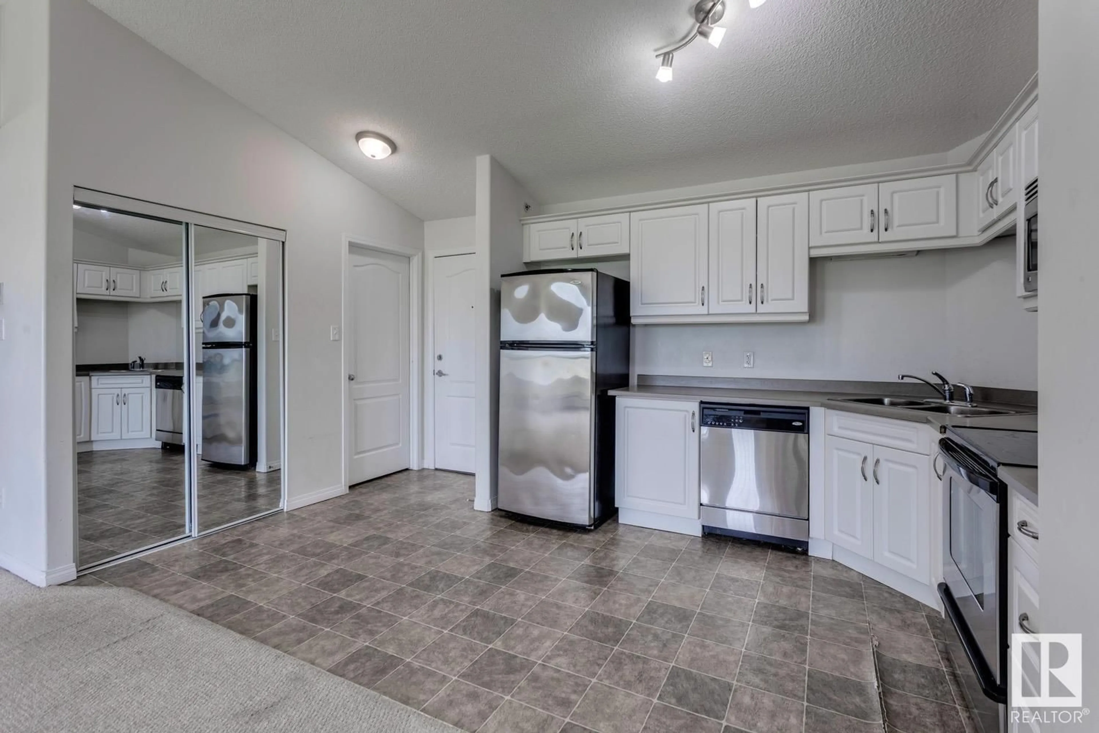 Standard kitchen, unknown for 7331 - 6414 SOUTH TERWILLEGAR DR, Edmonton Alberta T6R0L9