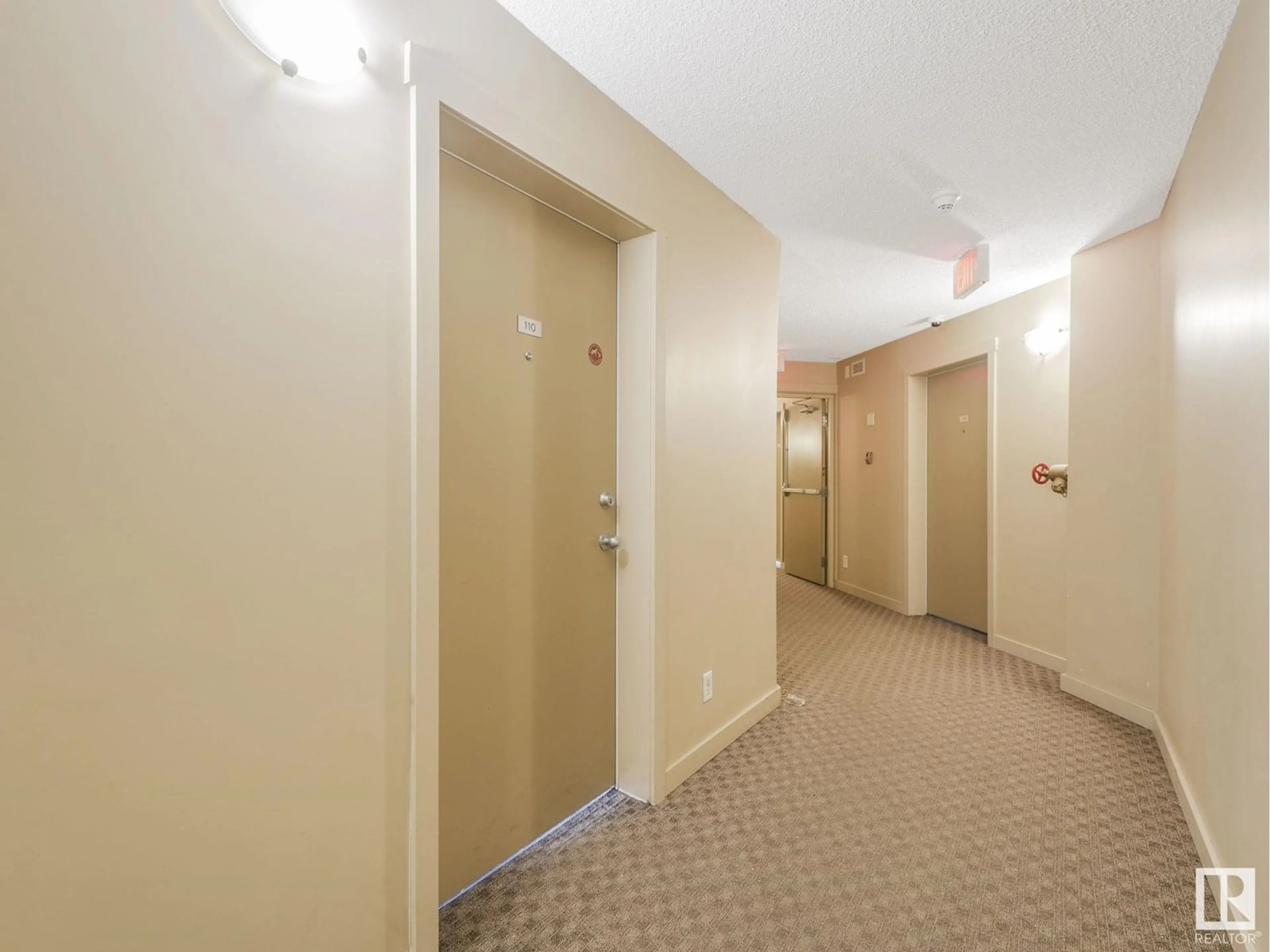 Indoor foyer for SW - 111 WATT CM, Edmonton Alberta T6X2C6