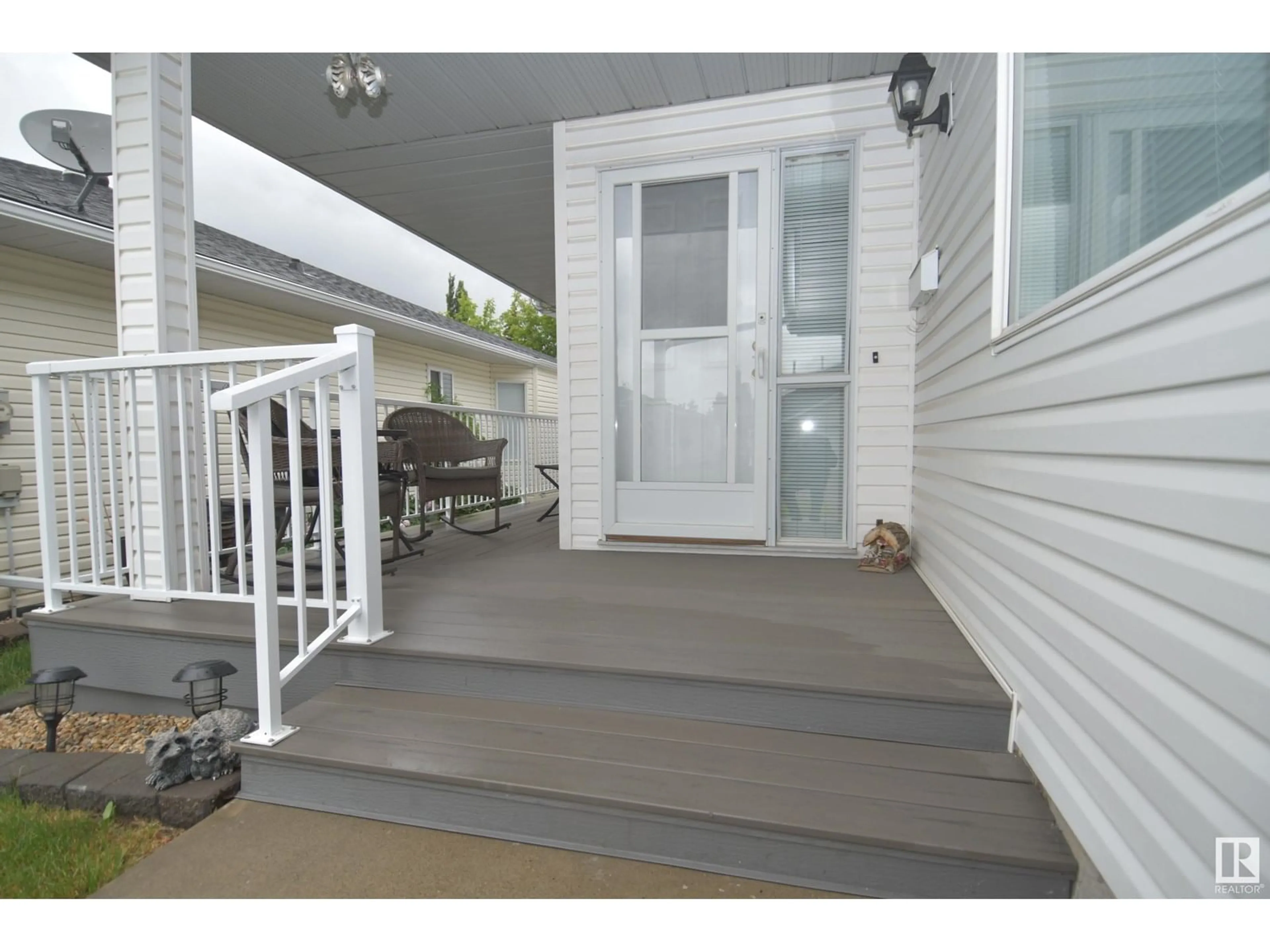 Patio, street for 117 LAKESIDE PL, Leduc Alberta T9E6P3