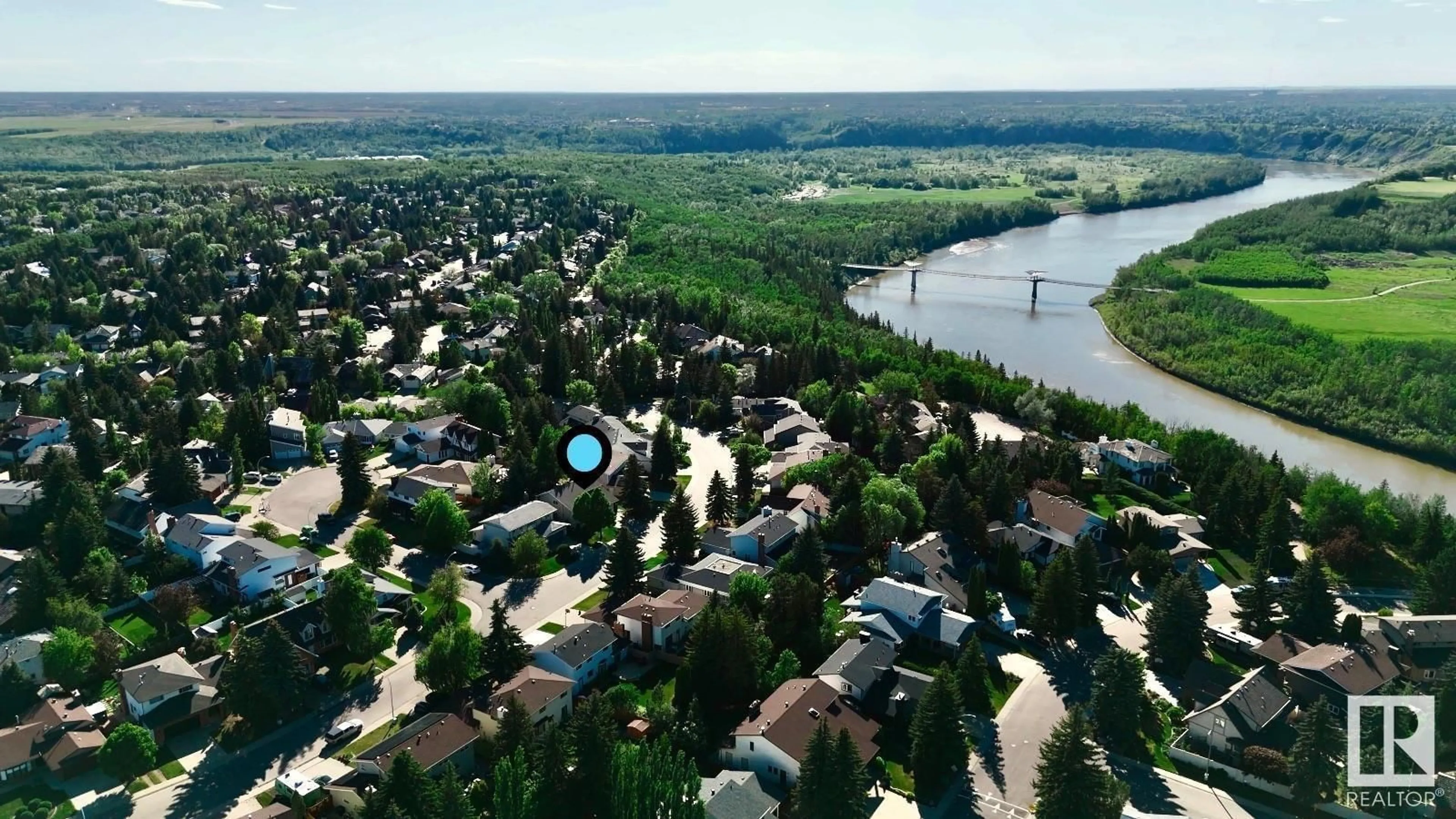 A pic from outside/outdoor area/front of a property/back of a property/a pic from drone, water/lake/river/ocean view for 962 RICE RD, Edmonton Alberta T6R1A1