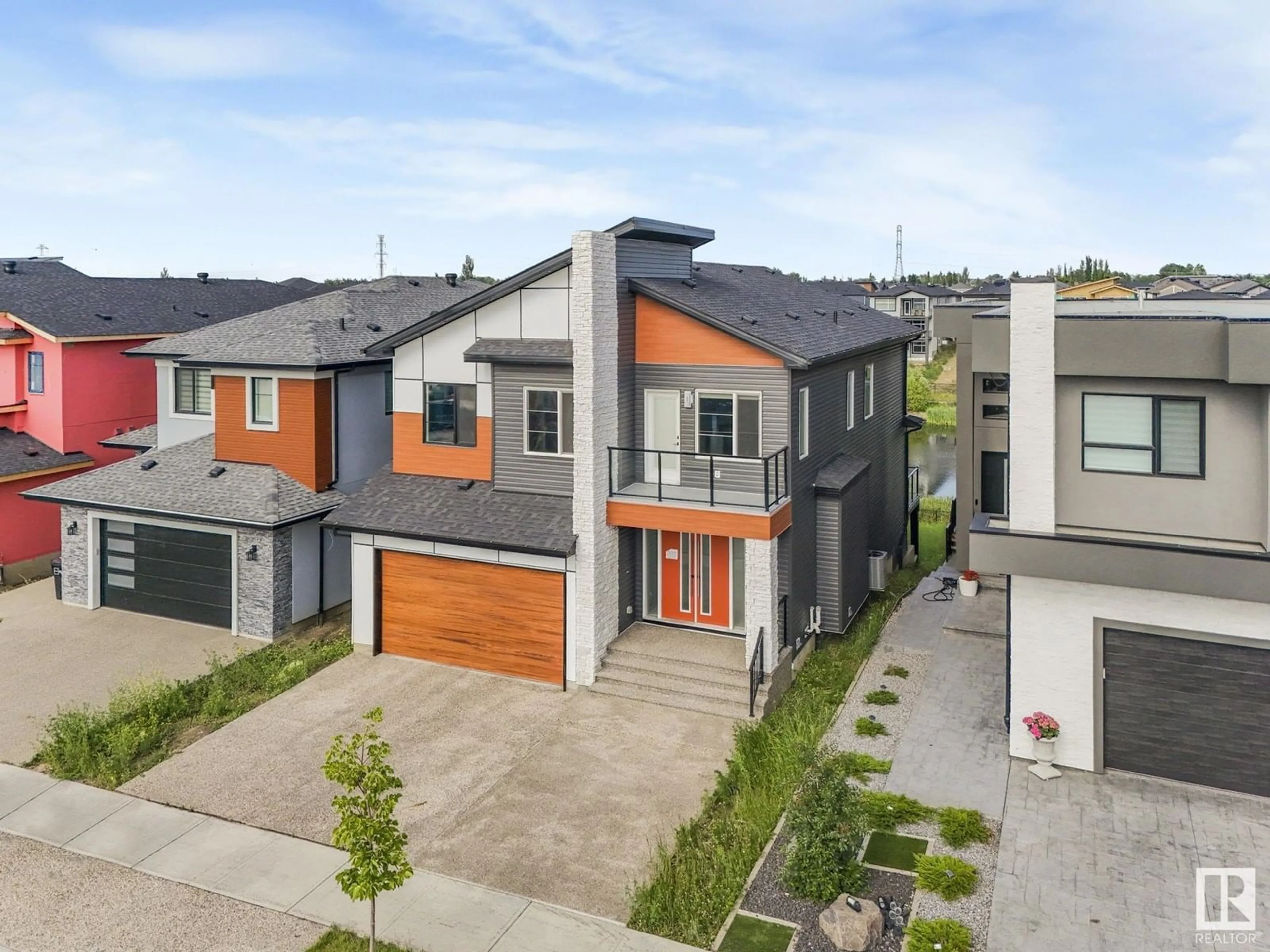 A pic from outside/outdoor area/front of a property/back of a property/a pic from drone, street for 202 FRASER WY, Edmonton Alberta T5L4C1