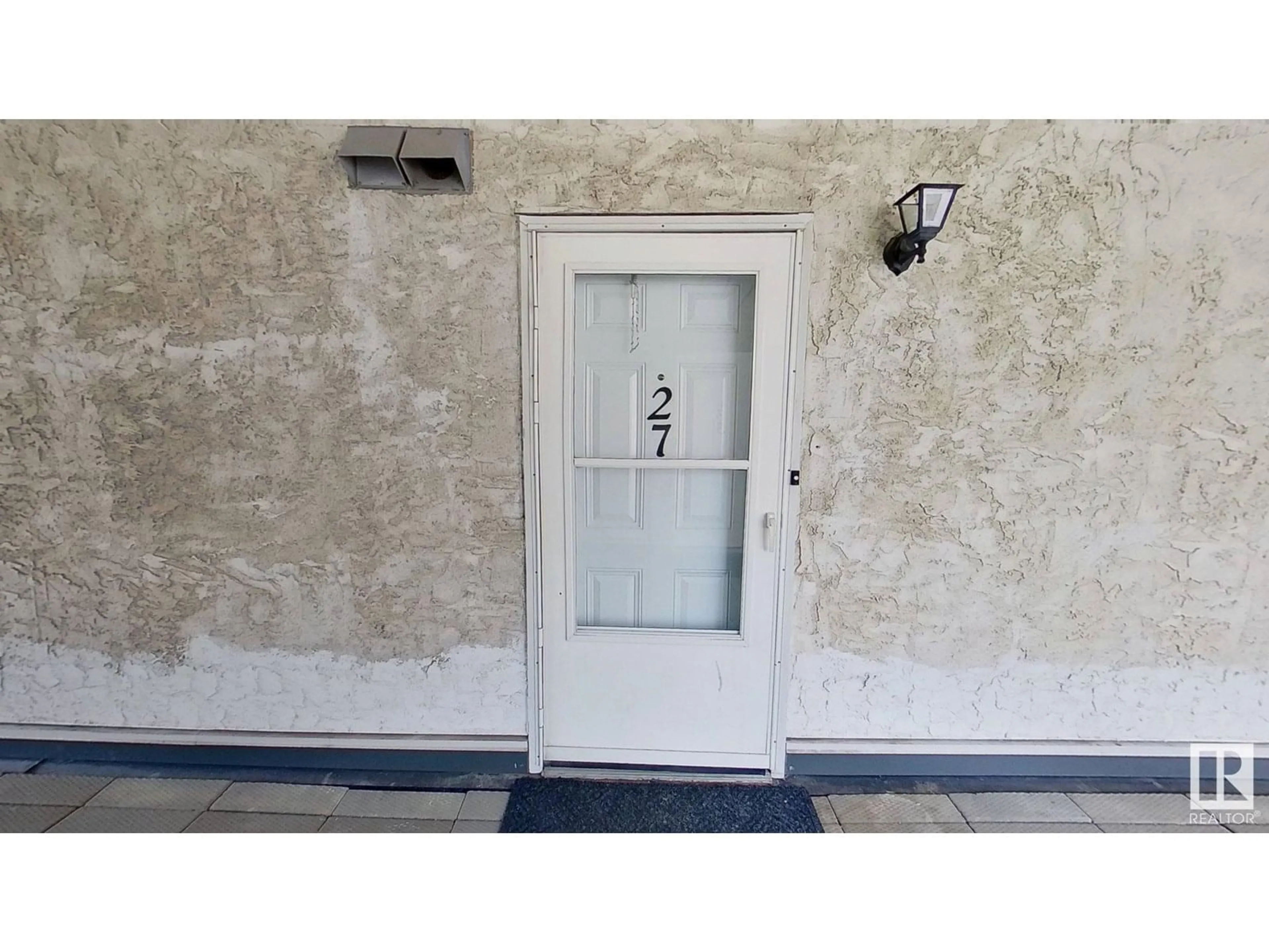 Indoor entryway for 27 LANCASTER TC, Edmonton Alberta T5X5S4