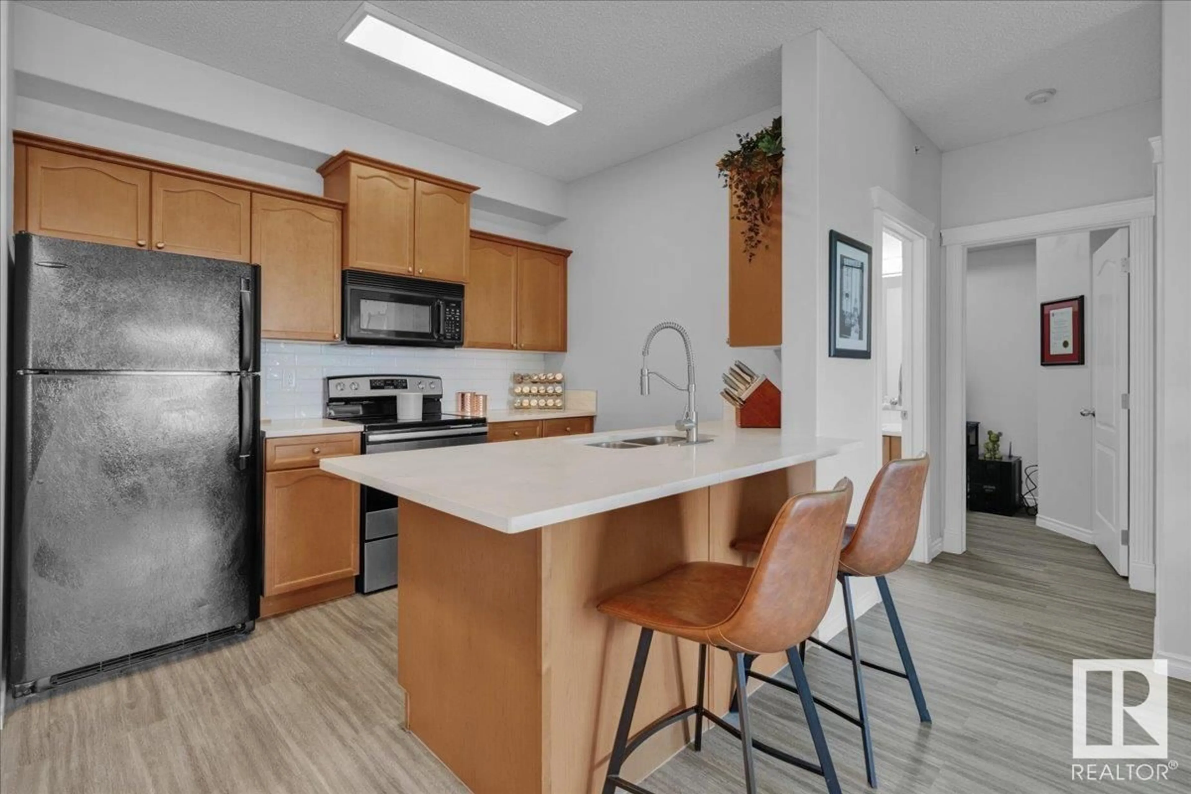 Standard kitchen, unknown for NW - 429 16807 100 AV, Edmonton Alberta T5P4Z6