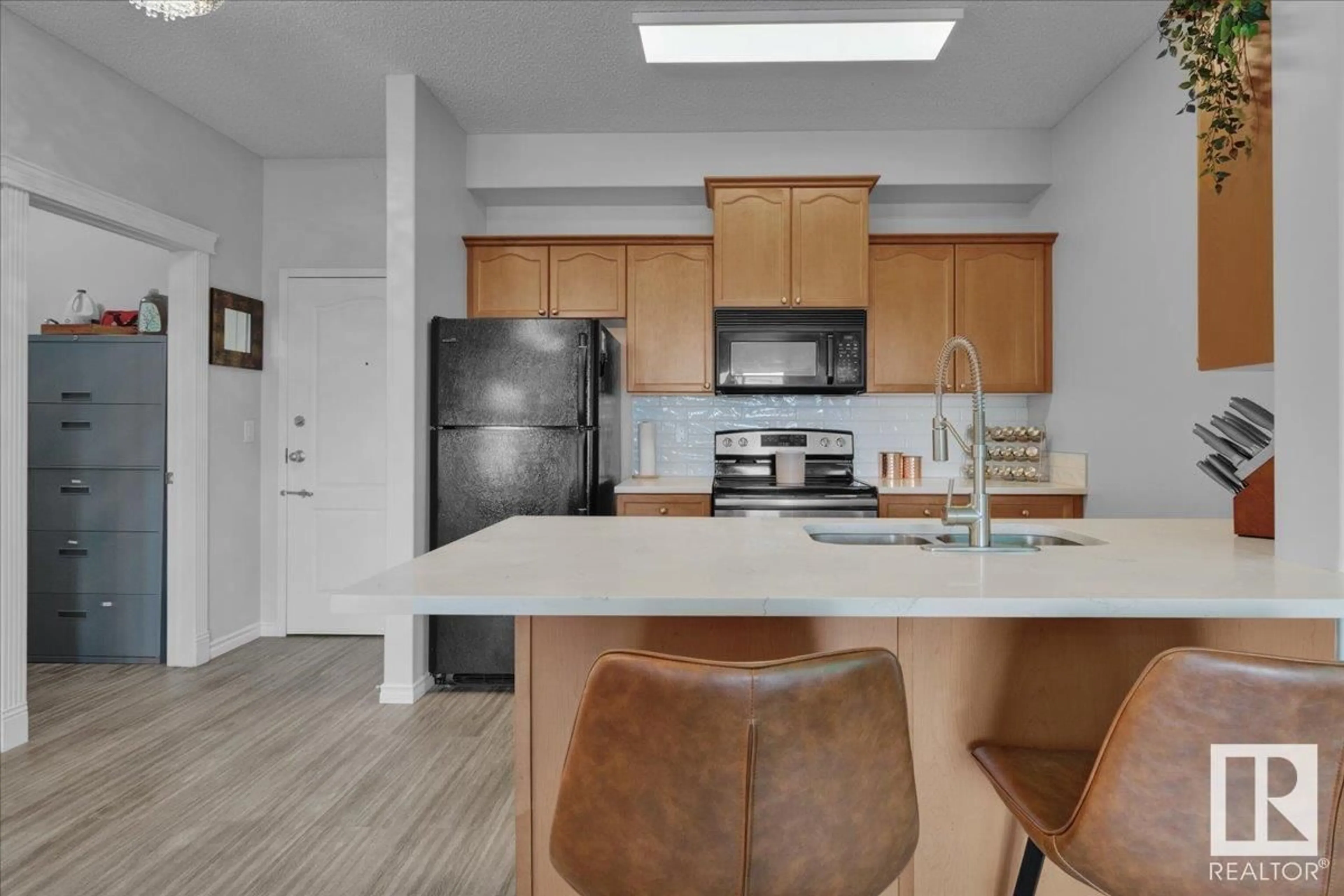 Standard kitchen, unknown for NW - 429 16807 100 AV, Edmonton Alberta T5P4Z6