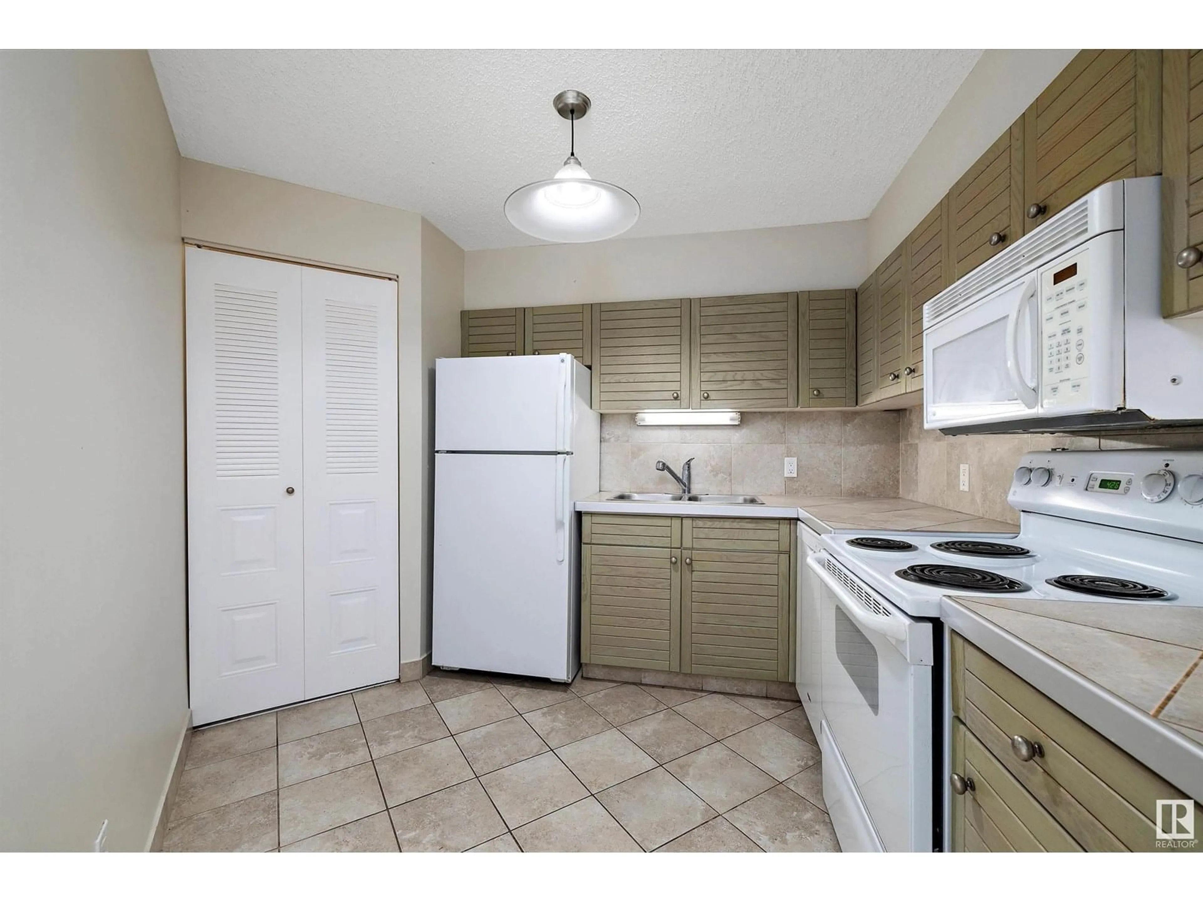 Standard kitchen, unknown for 1503 SASKATCHEWAN DR, Edmonton Alberta T6E6B6